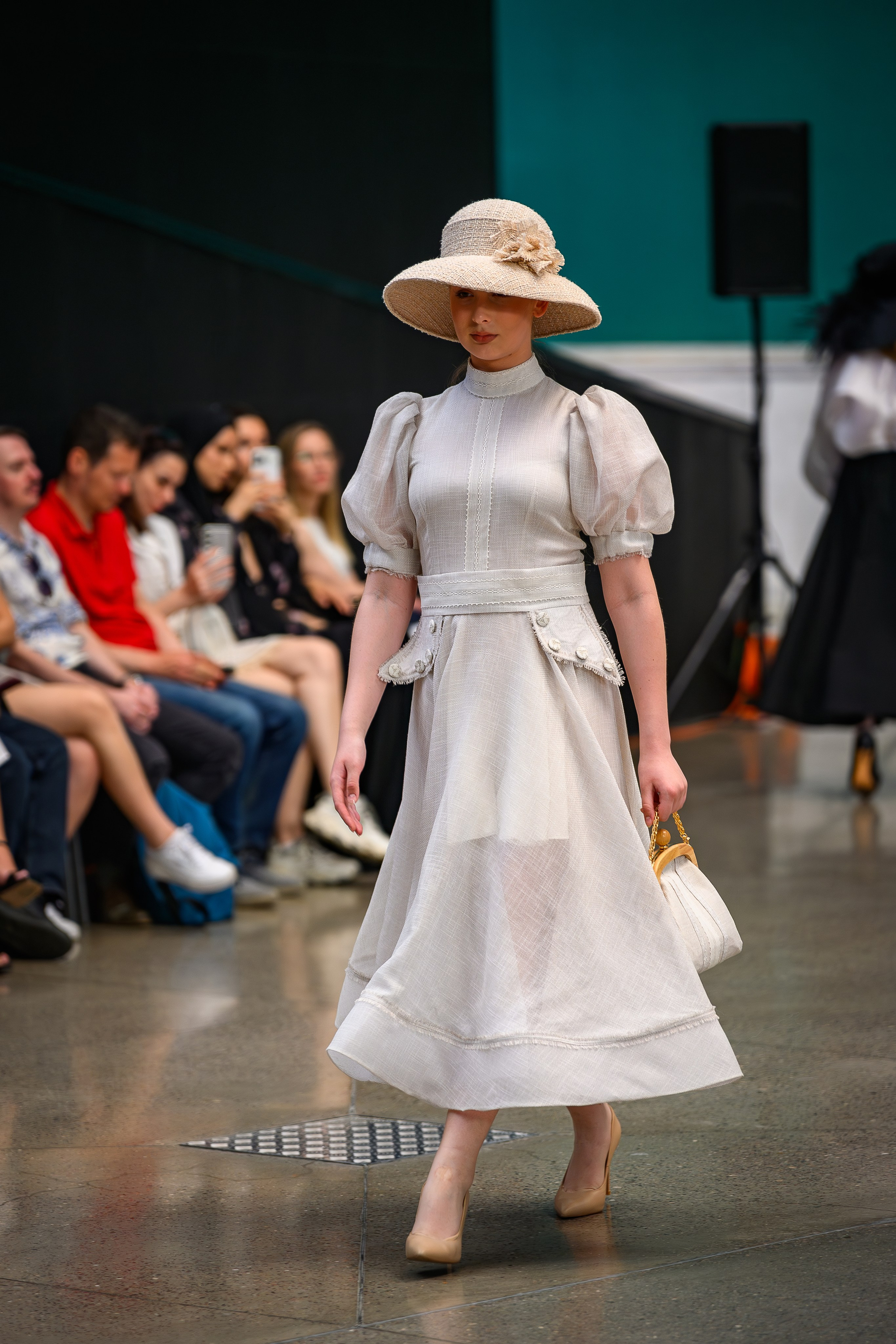 Репортажная фотосъемка Дефиле / Показ мод в Москве. Интерьерный & Репортажный фотограф Озеров Денис, г. Москва