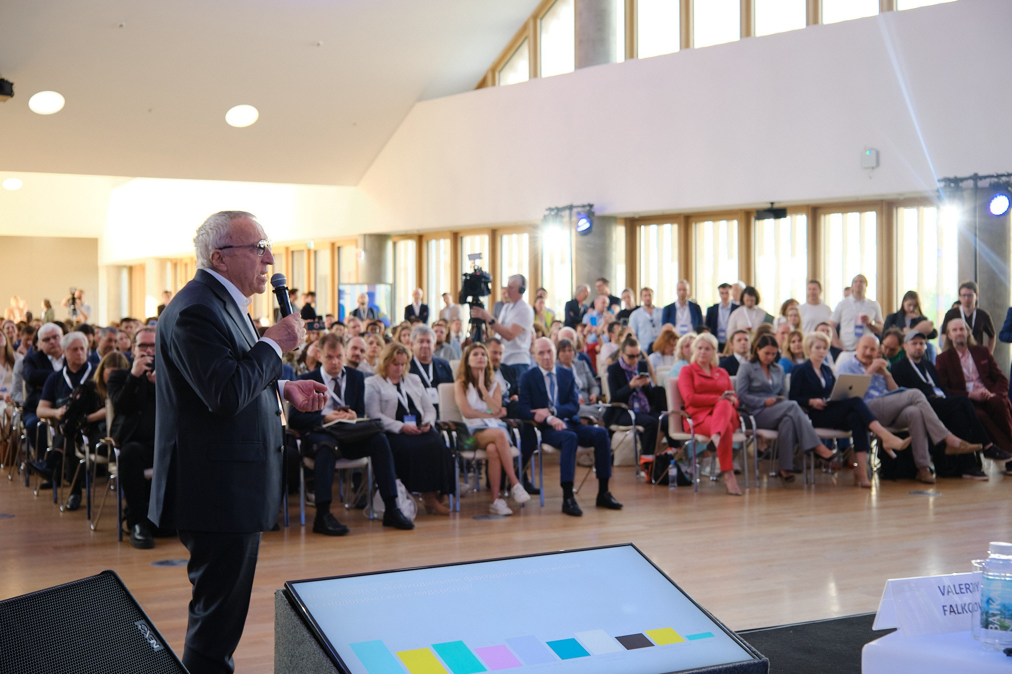 Конференция СКОЛТЕХА «Фронтиры прогресса». Профессиональный фотограф в Москве Павел Жданов