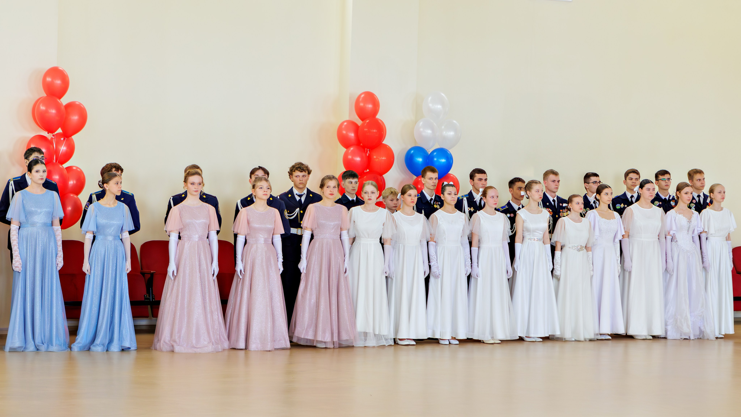 Школьный кадетский бал