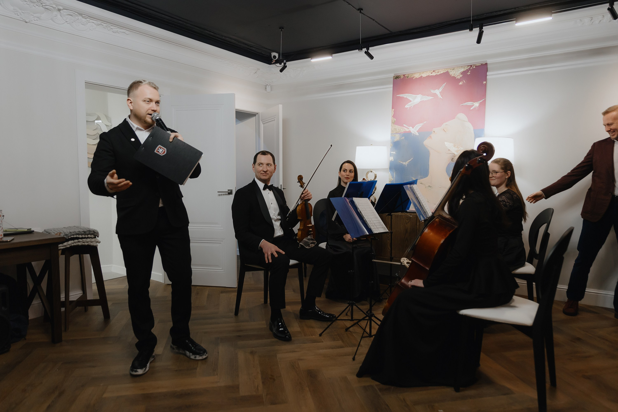 Открытие нового пространства интерьерного салона L. DECO в феврале 2025. L. Deco интерьерный салон. Краски/обои/лепной декор