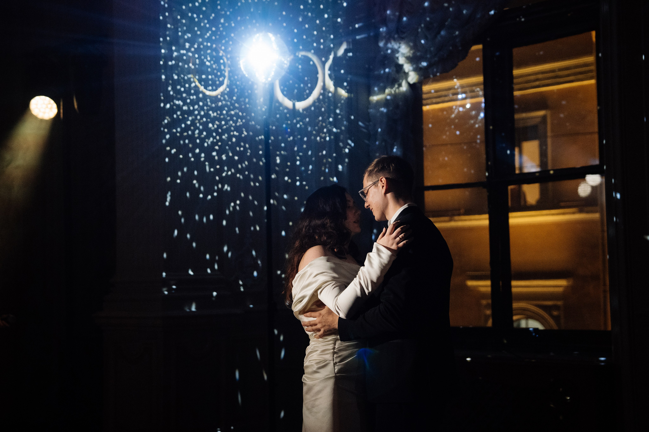 Современная свадьба во дворце. Свадебный фотограф организатор в Санкт-Петербурге Ассоль Опарина