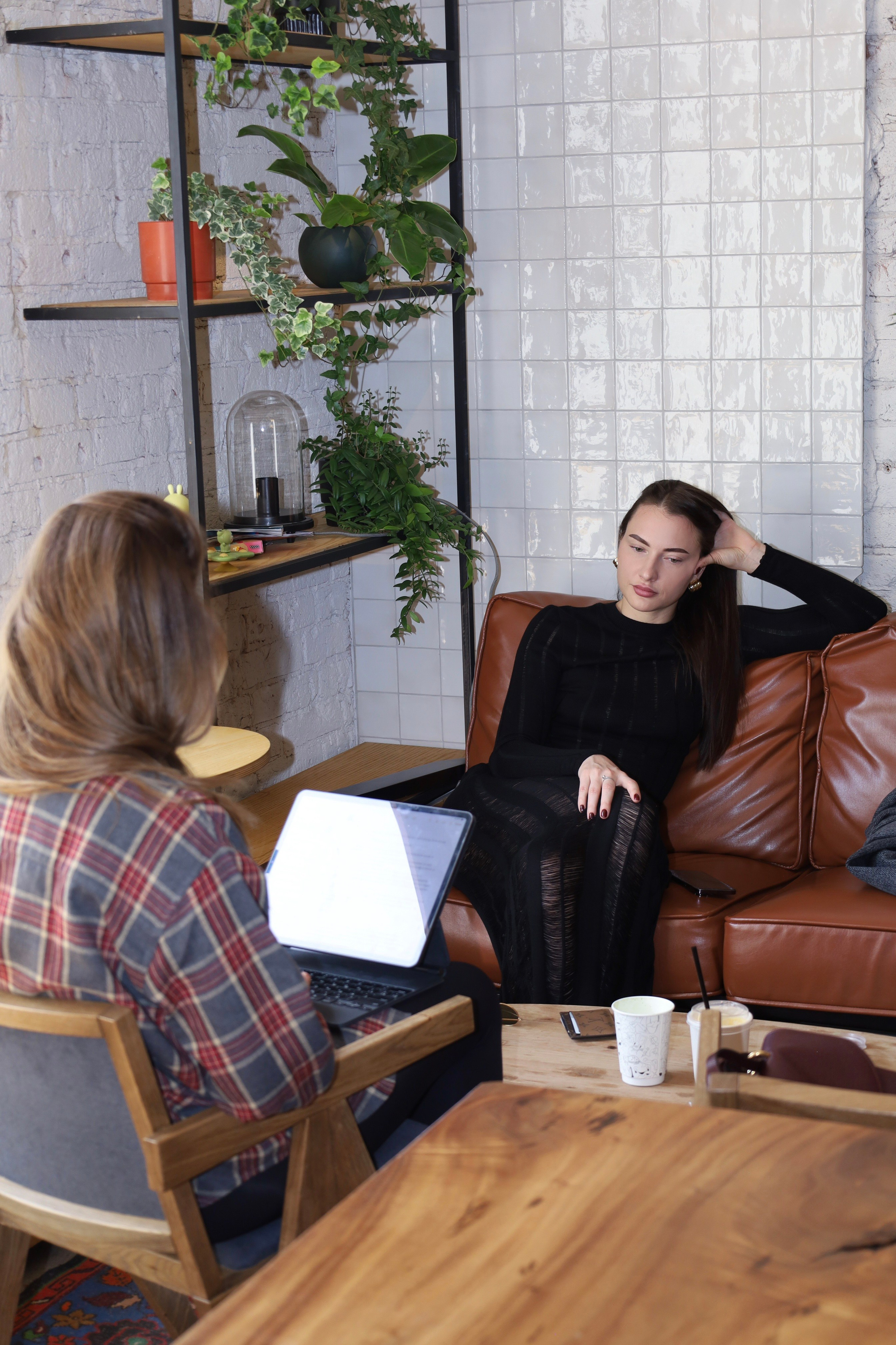 Деловая встреча в кафе. Никонорова Анастасия