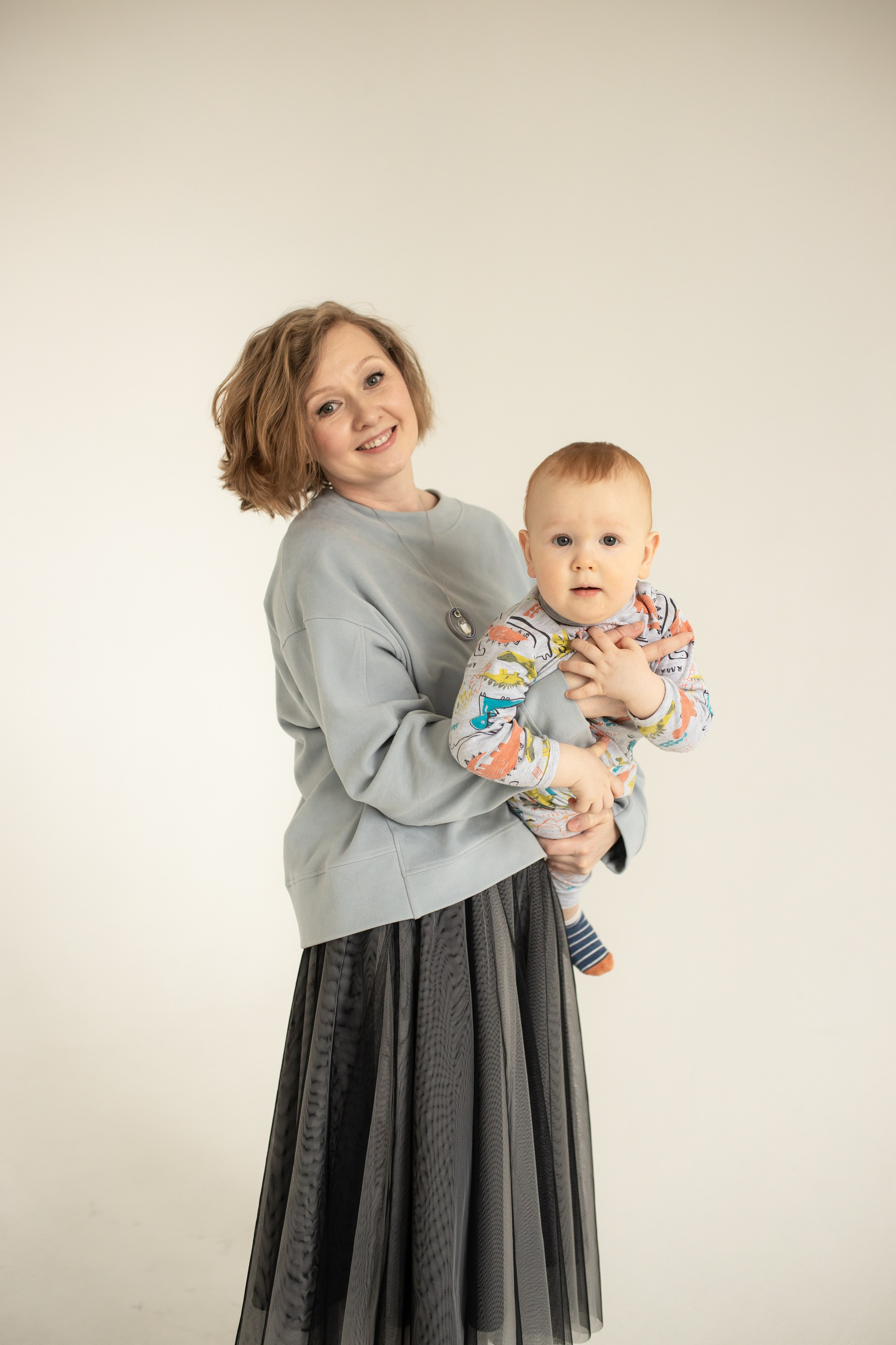 Семейная фотосессия на циклораме с естественным светом. Фотограф в Железнодорожном и Балашихе