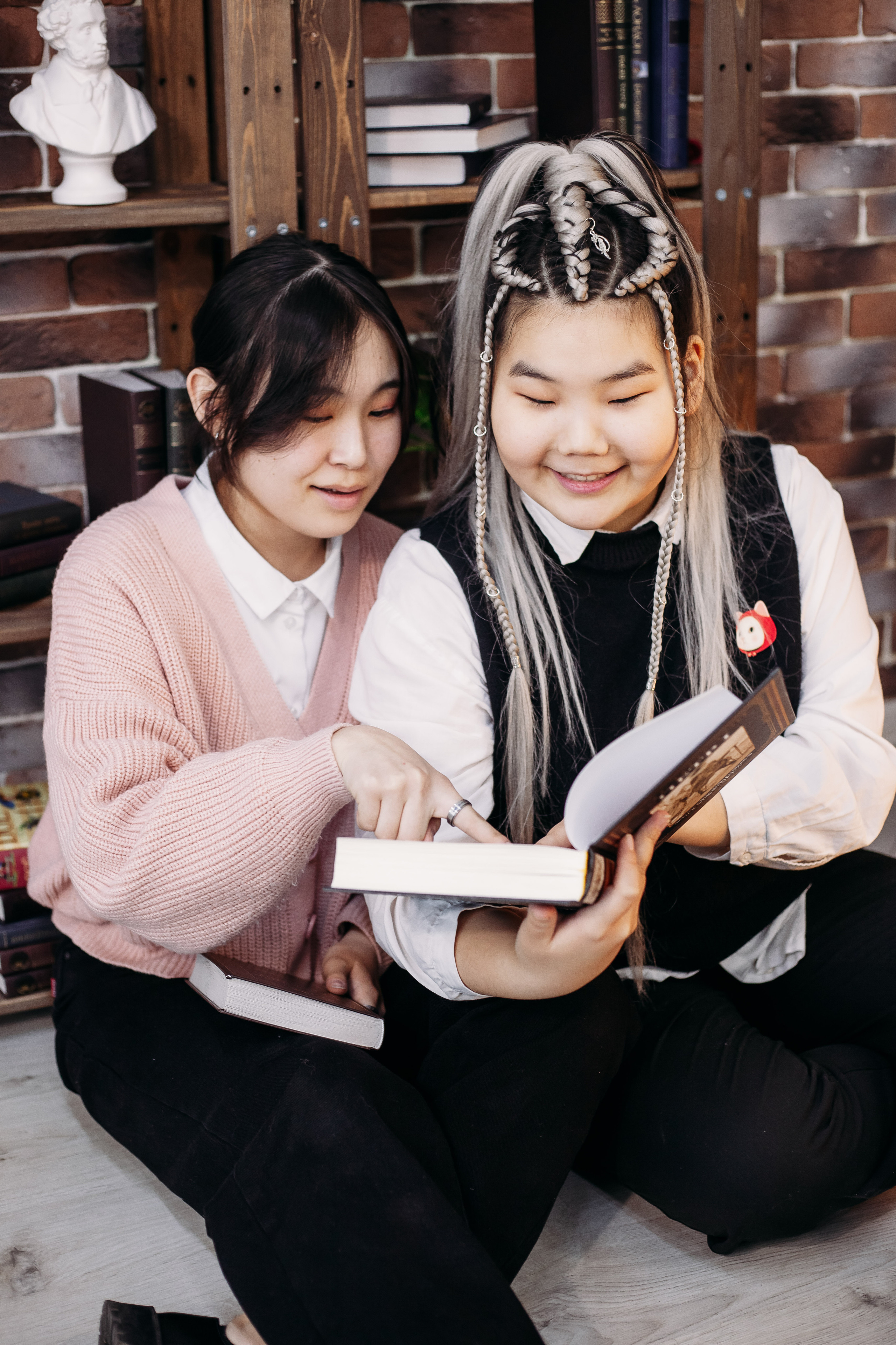 Школьники в студии. Фотограф Бурятия. Печать фотокниг