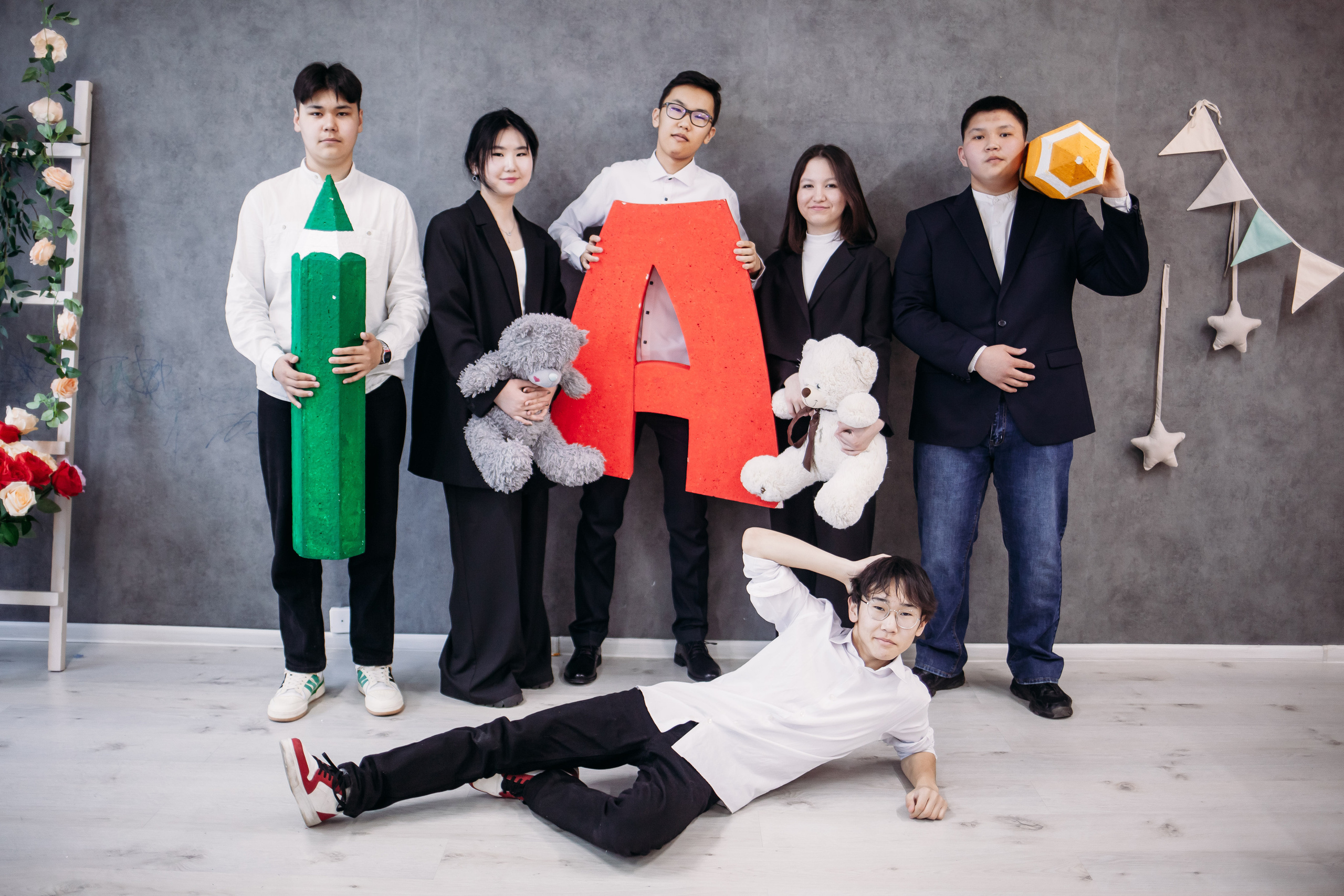 Школьники в студии. Фотограф Бурятия. Печать фотокниг