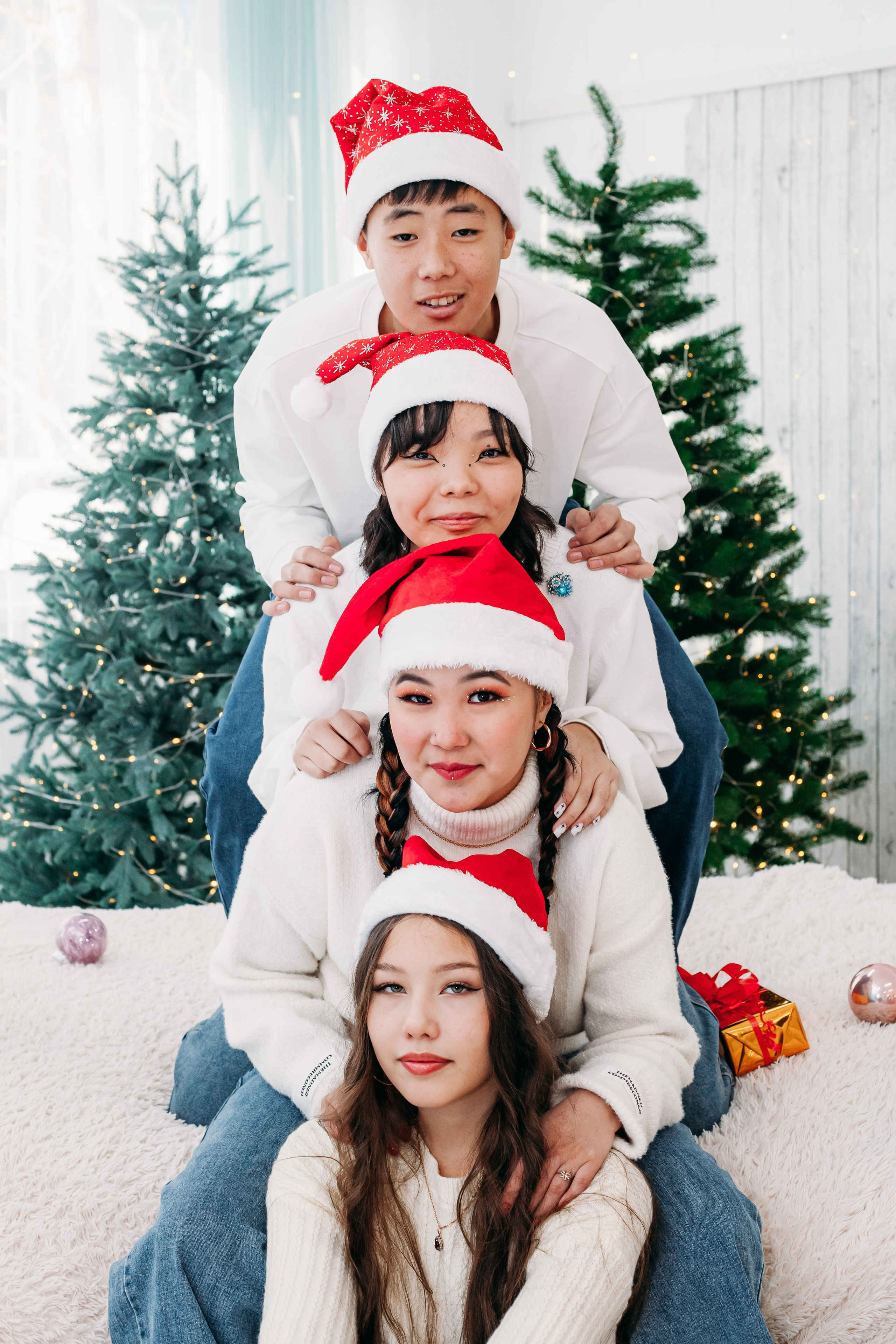 Школьники В Новогодней студии. Фотограф Бурятия. Печать фотокниг