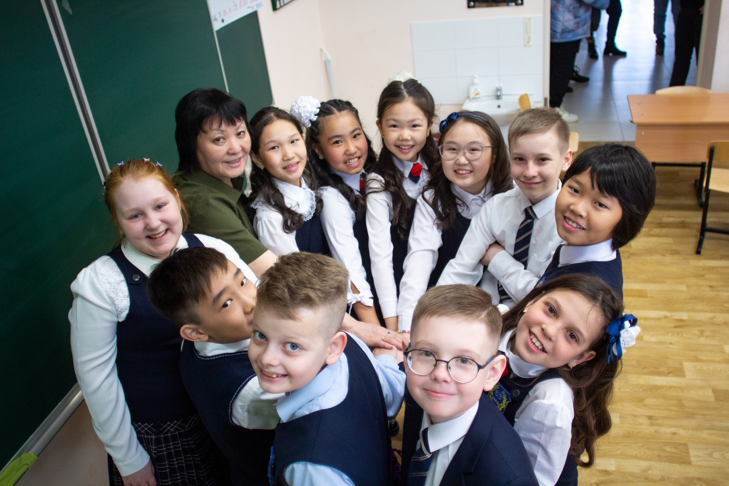 4 классы в школе. Фотограф Бурятия. Печать фотокниг