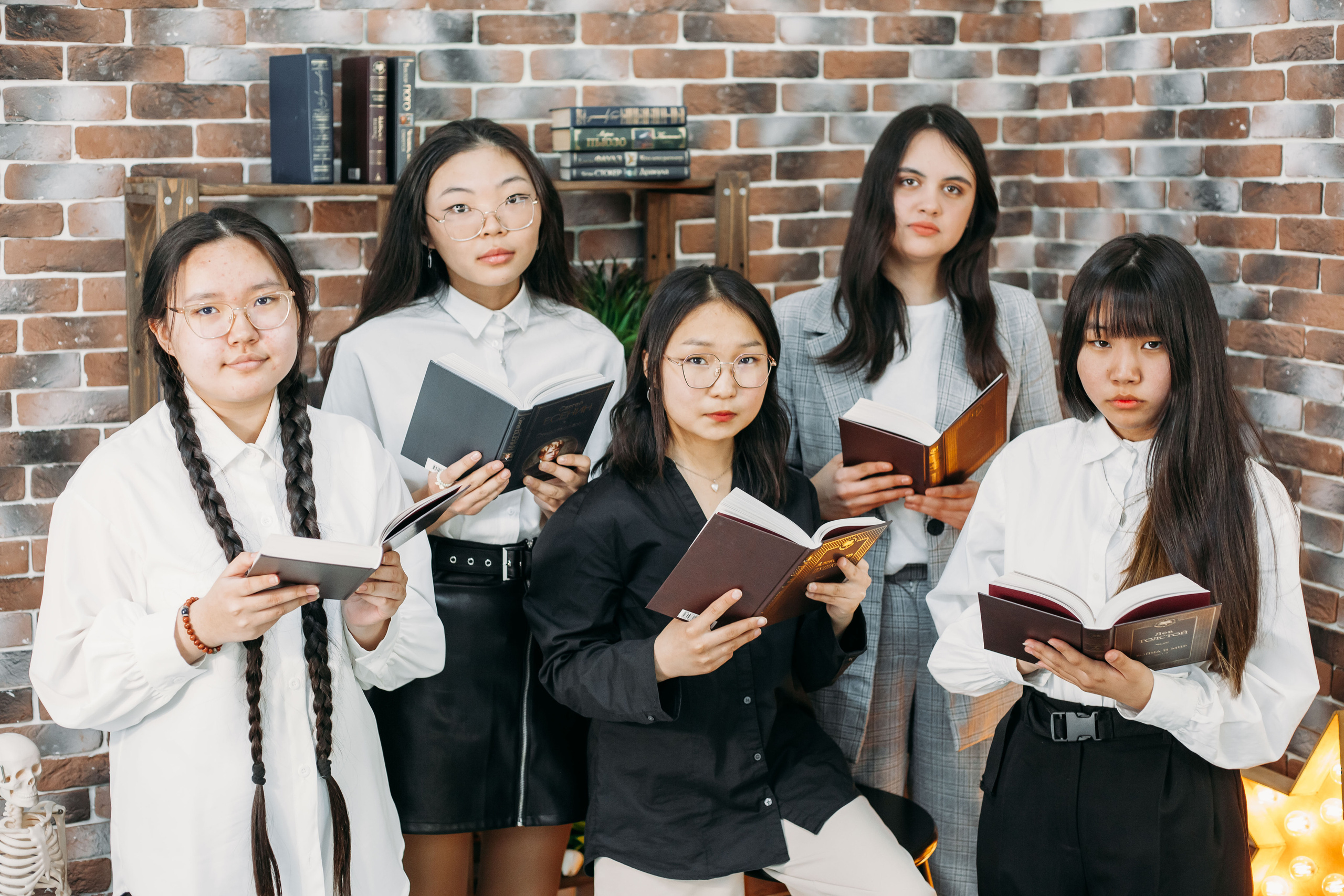 Школьники в студии. Фотограф Бурятия. Печать фотокниг