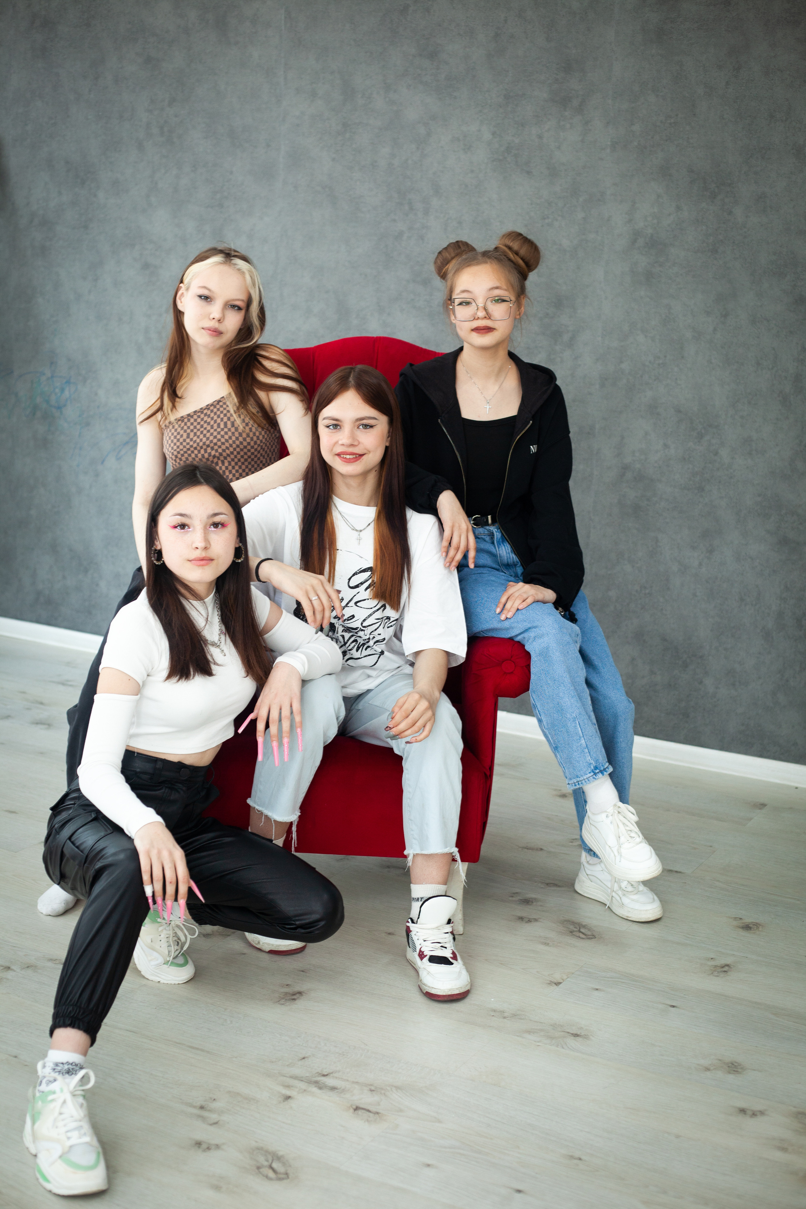 Школьники в студии. Фотограф Бурятия. Печать фотокниг