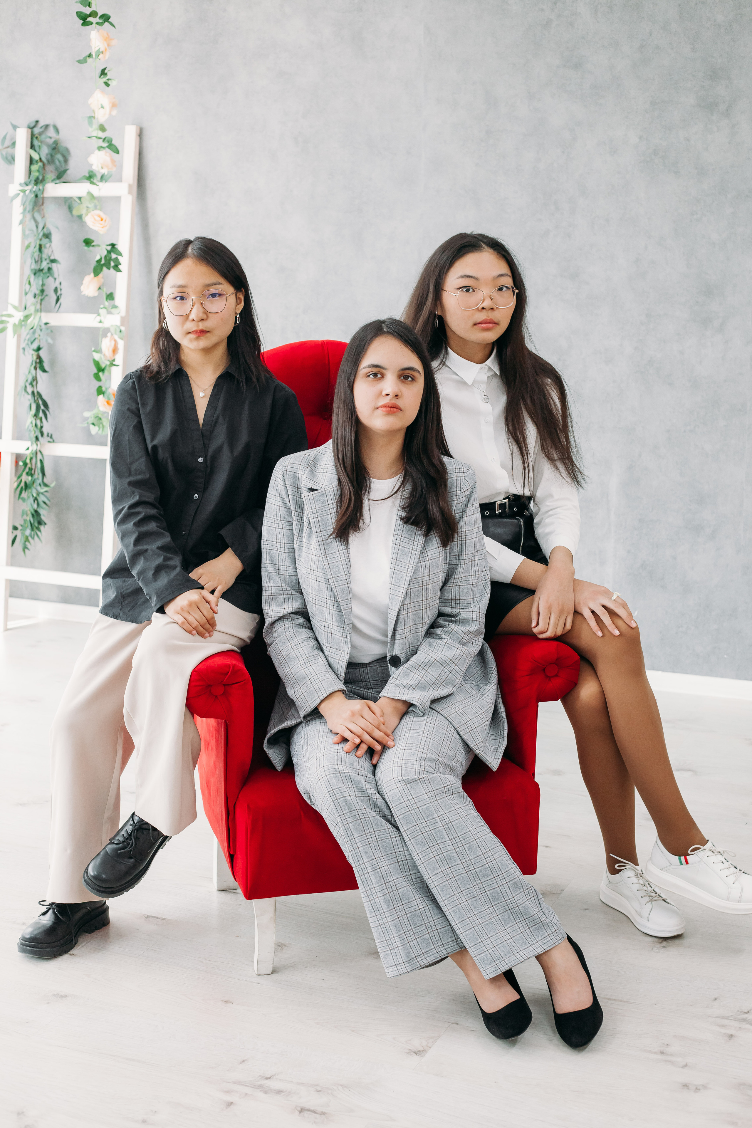 Школьники в студии. Фотограф Бурятия. Печать фотокниг