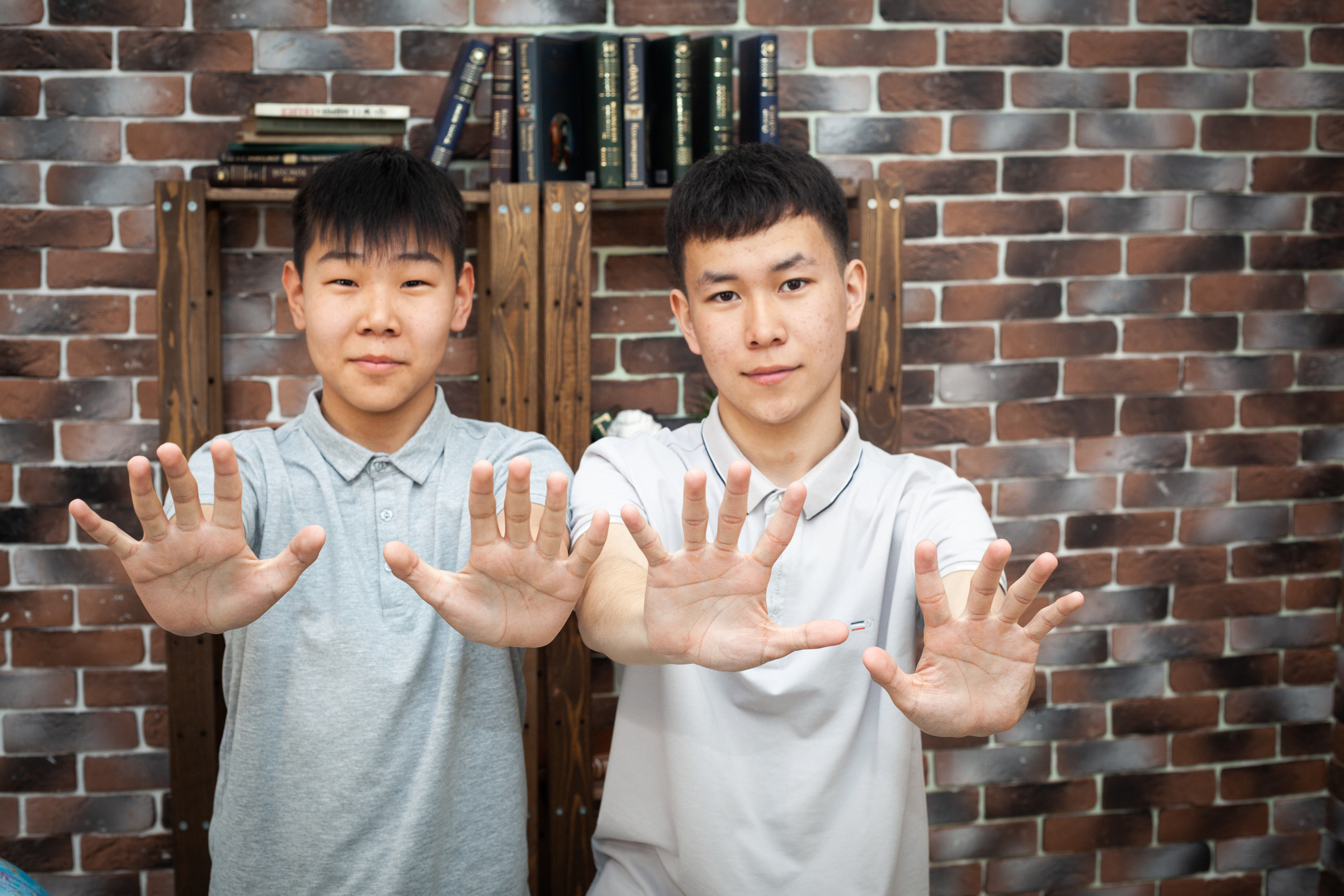 Школьники в студии. Фотограф Бурятия. Печать фотокниг