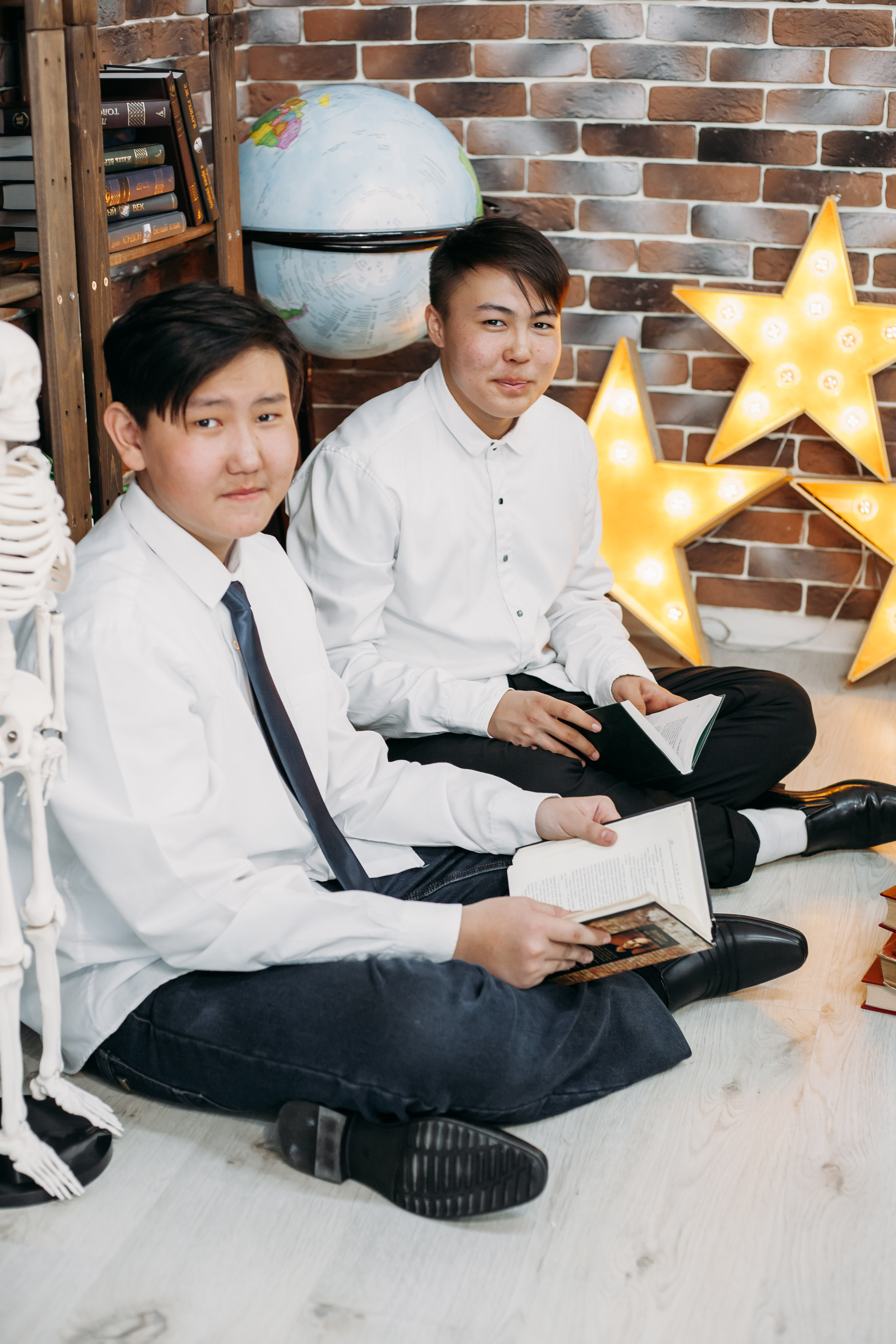 Школьники в студии. Фотограф Бурятия. Печать фотокниг