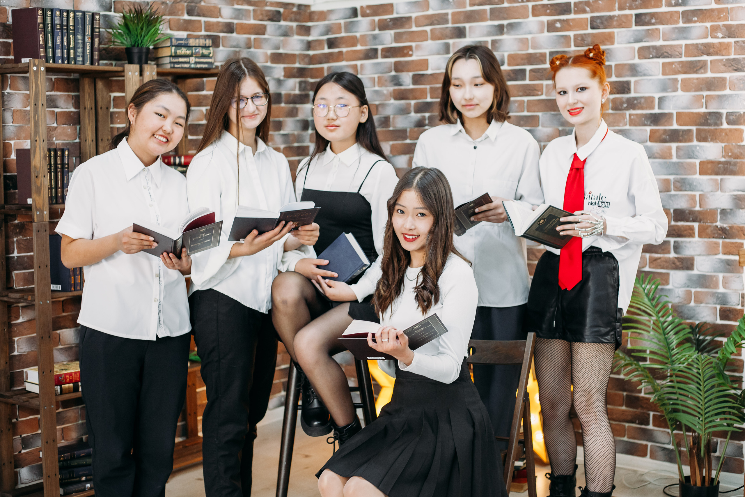 Школьники в студии. Фотограф Бурятия. Печать фотокниг