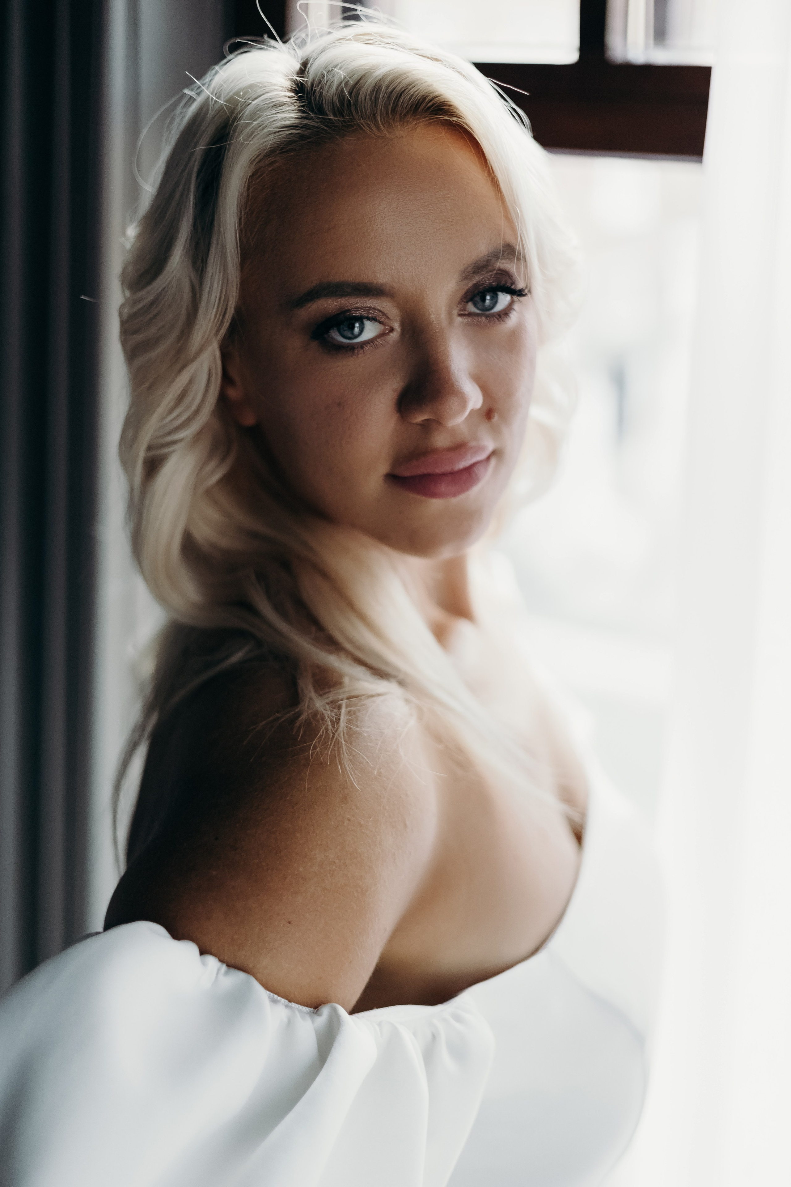 Александр и Елена (сборы, ресторан). Фотограф свадебный семейный в Красноярске Шукшина Наталья