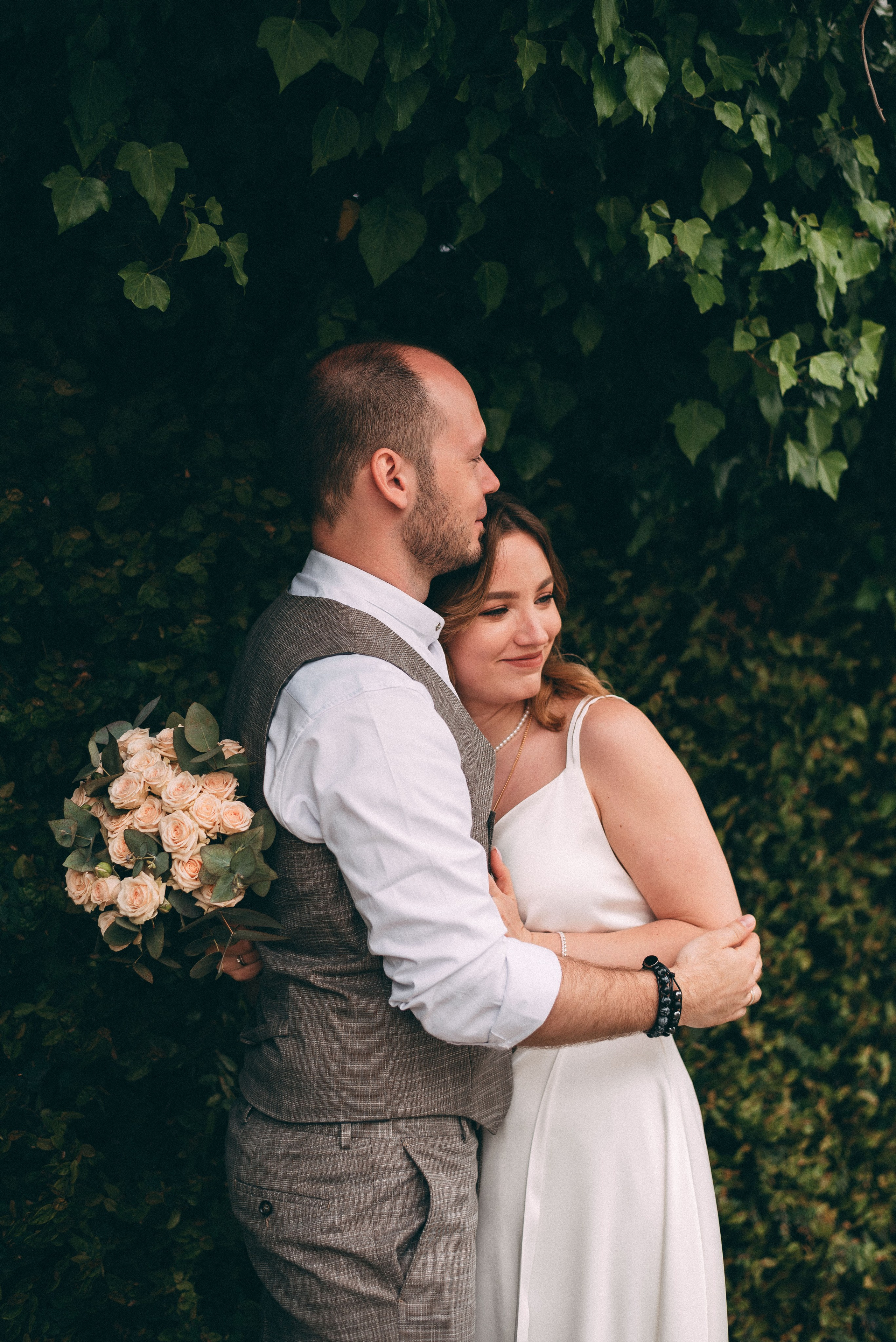 Фотосессия свадьбы или lovstory в центре Сочи, Зимний театр. Фотограф в Сочи — Маргарита Поганова