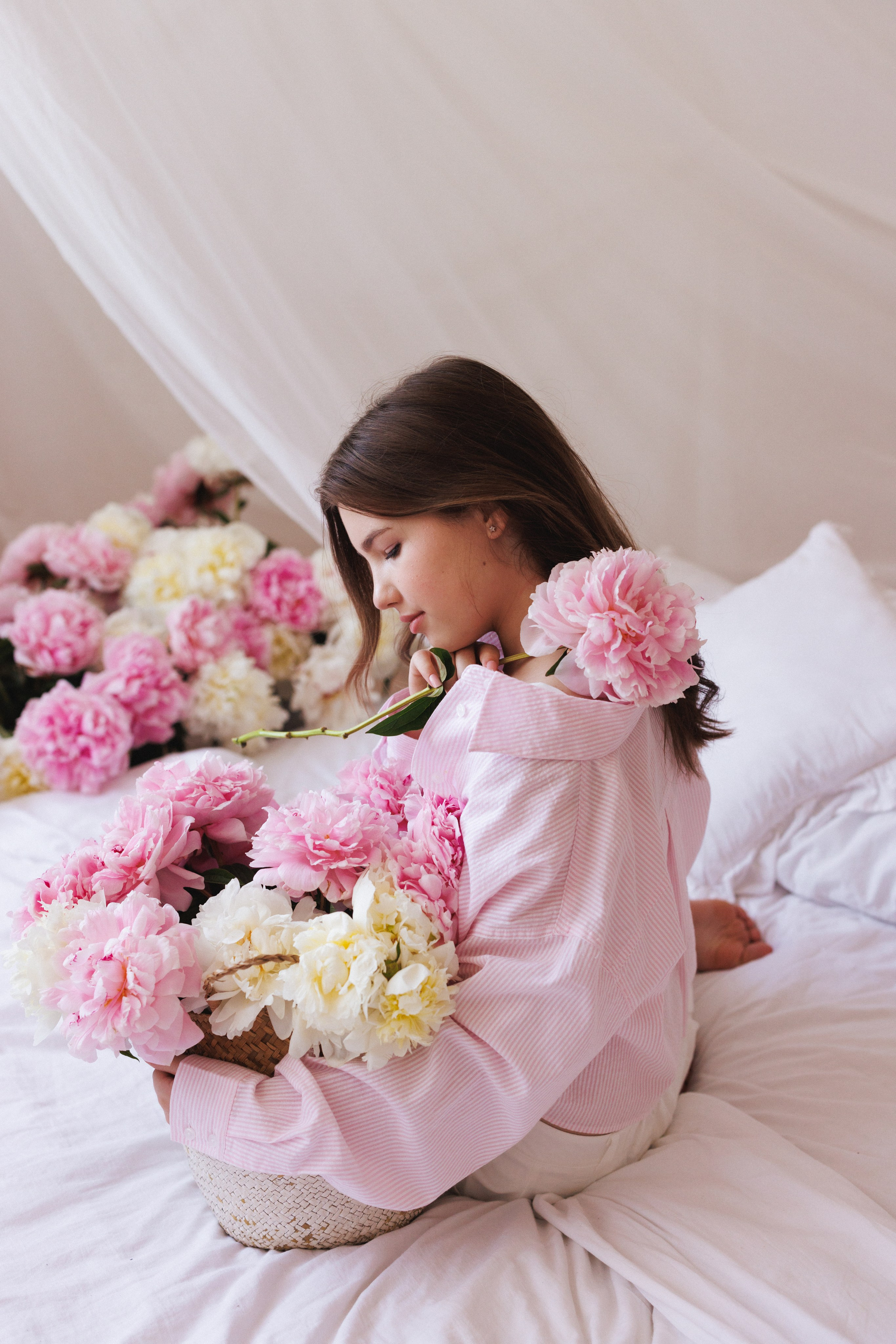 Фотосессия с живыми Пионами в фотостудии «Space JOBS». Семейный и детский фотограф в Краснодаре Анна Трашкова