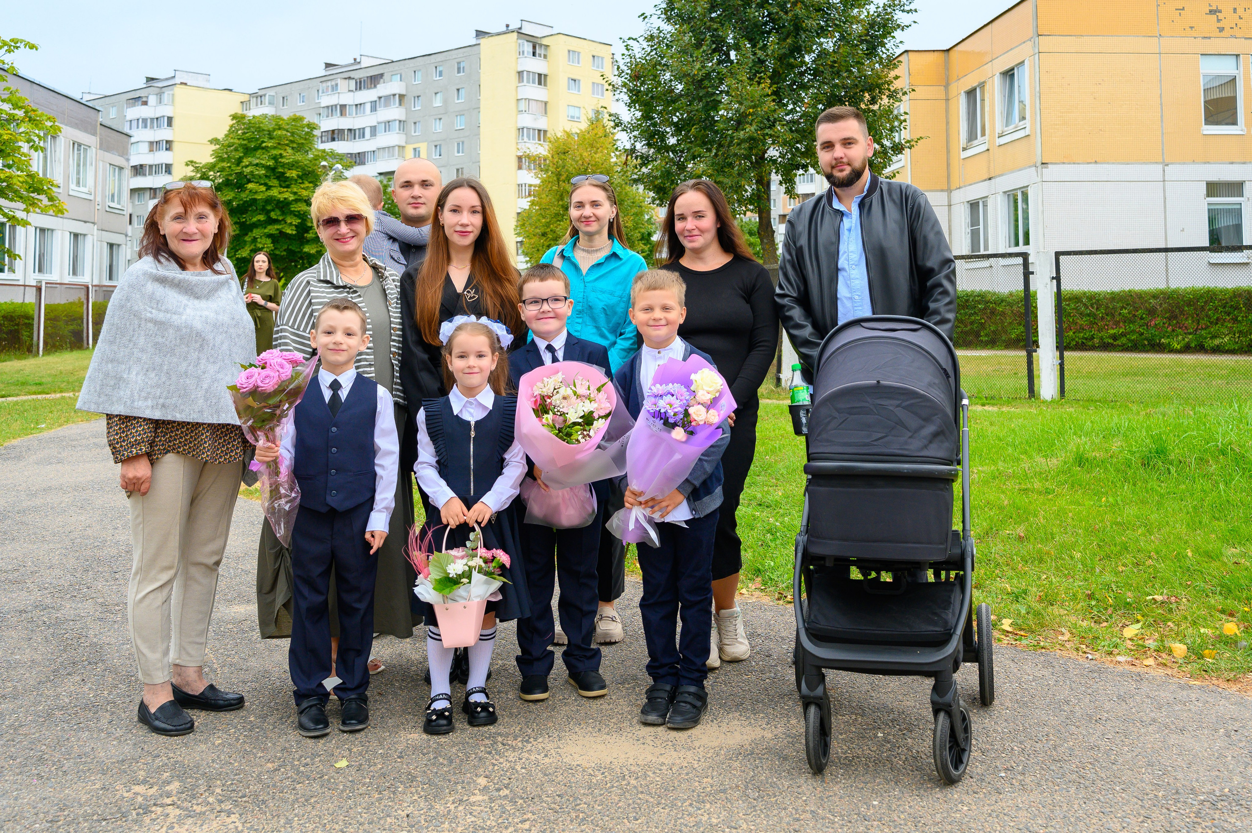 Вот звучит первый звонок, перед этим долгое приготовление к новому этапу в жизни, Яромир идет в школу. Фотоуслуги, услуги фотографа, фотографирование важных событий