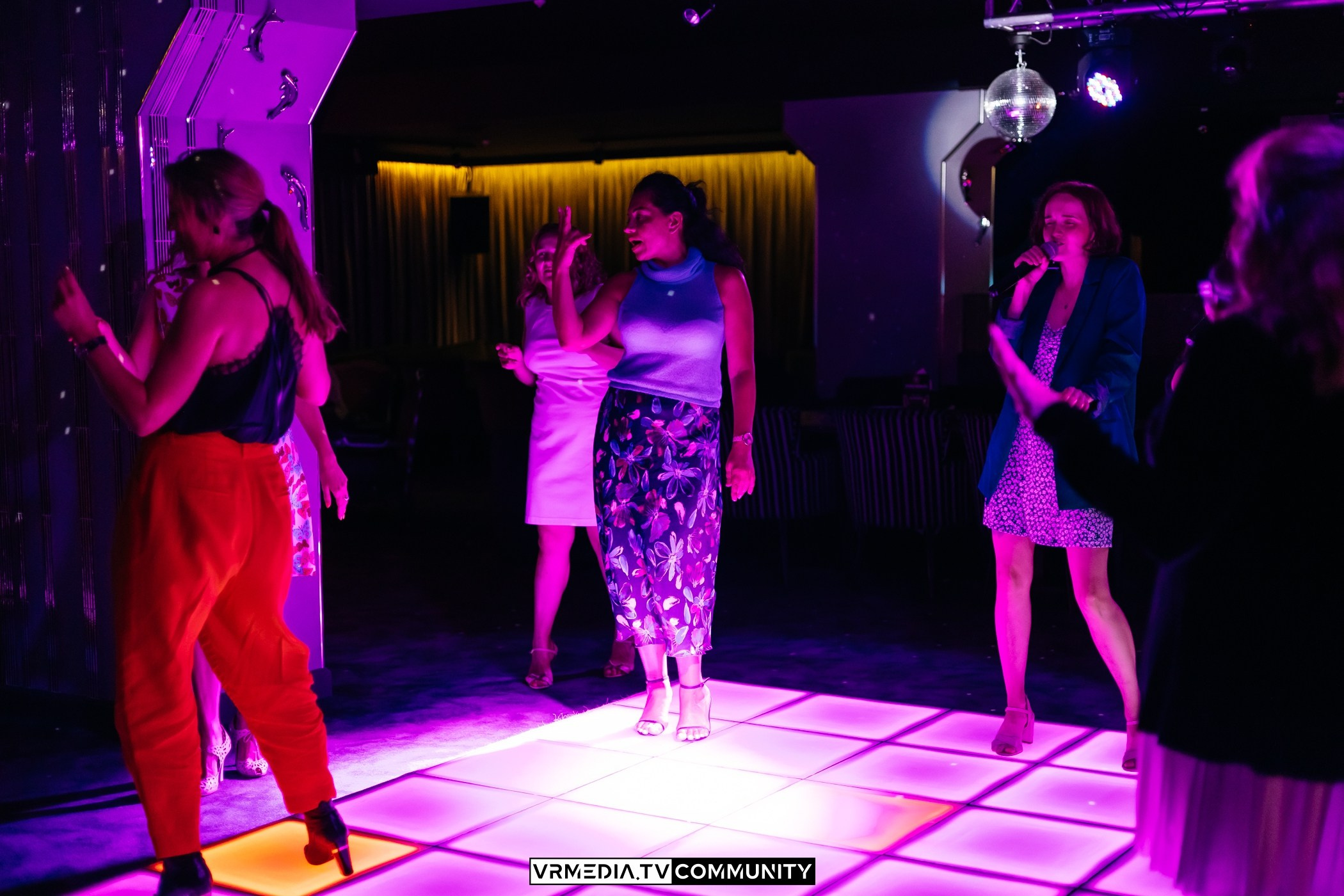 Караоке-бар «Volna»: Золотые 2000-е