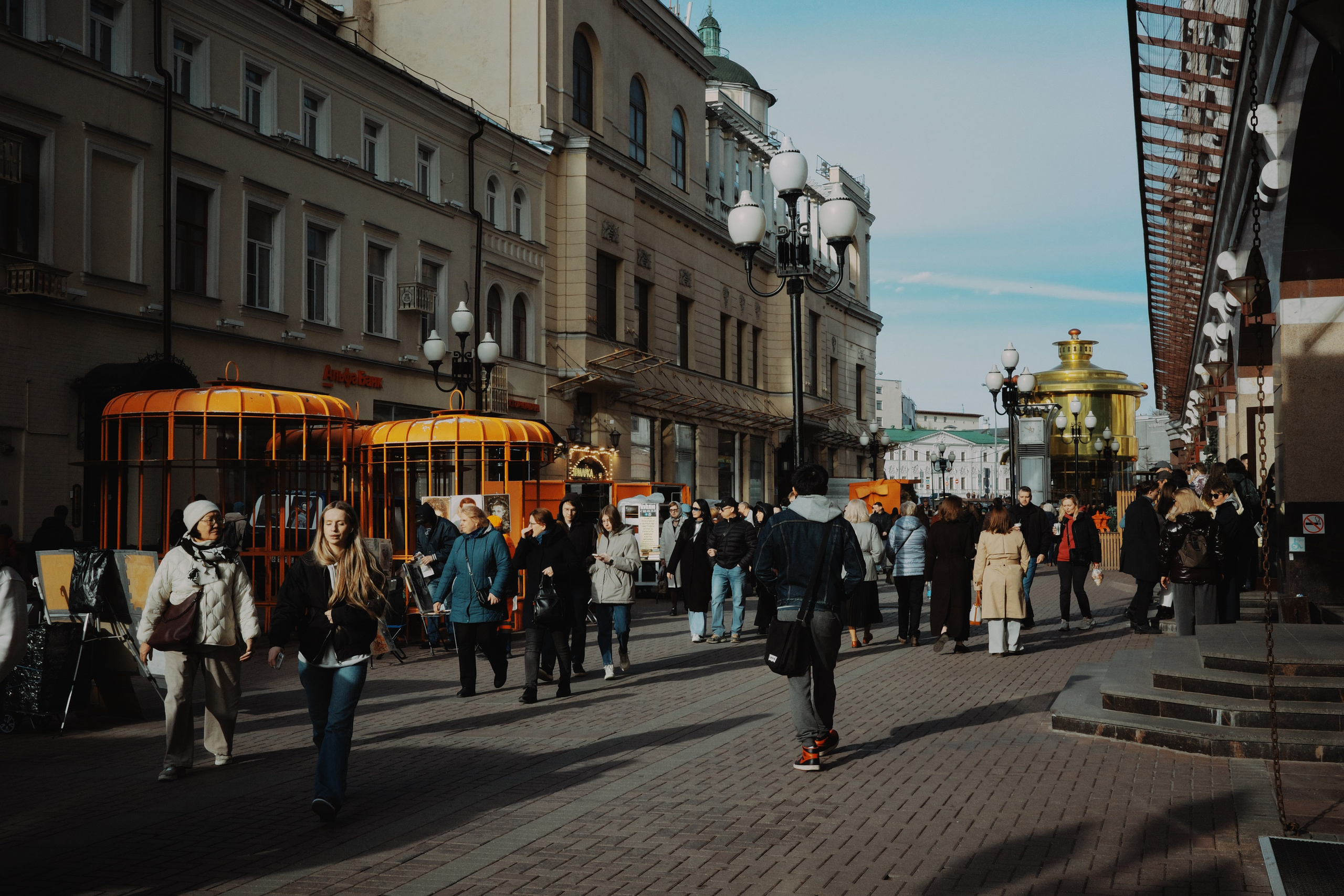 #47: Арбат / апрель 2026. Проект «Фотокладовка»: блог уличной фотографии в формате street photo