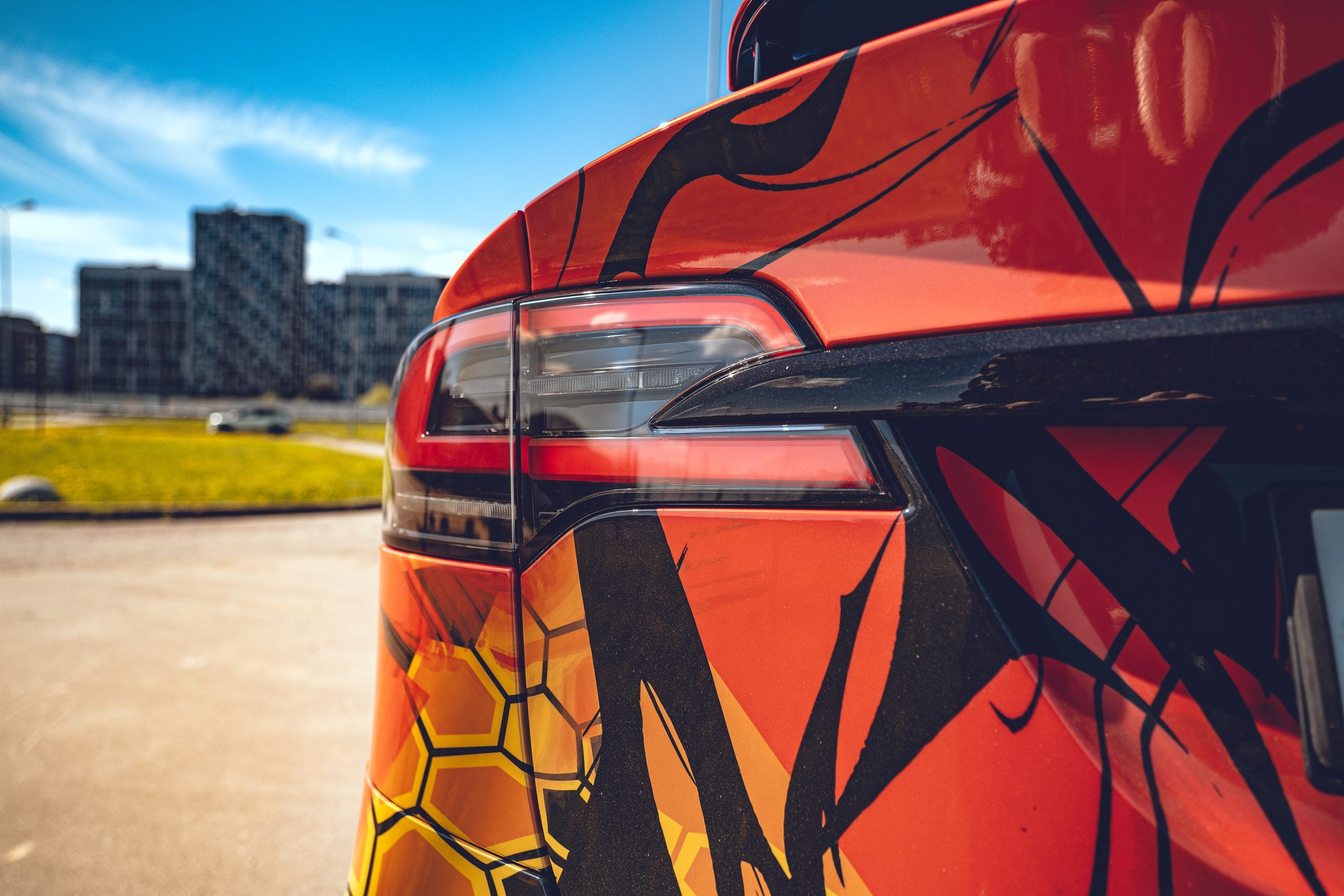 Винилография на Tesla Model X Plaid. Студия дизайна и оклейки авто Barmaley Design