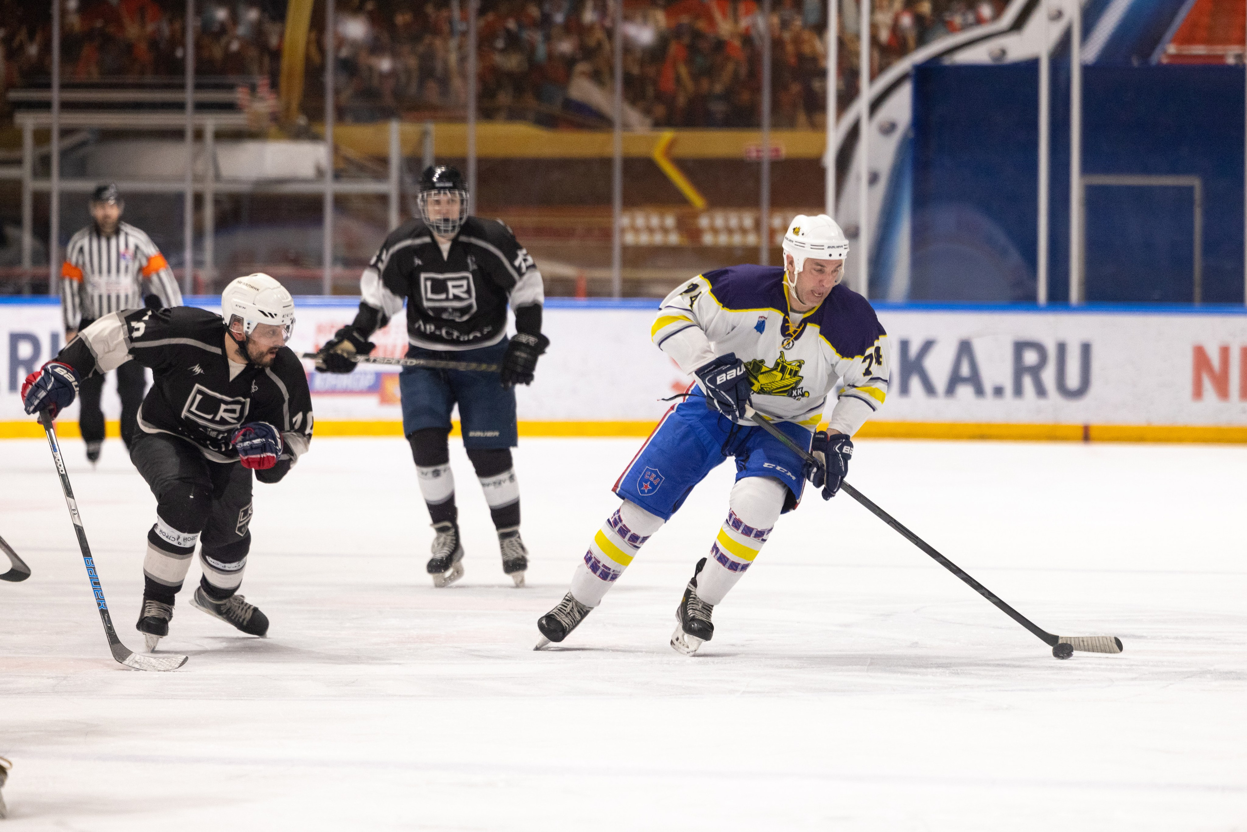 Бульдозер vs. LR-строй. Фотограф Александр Заломаев