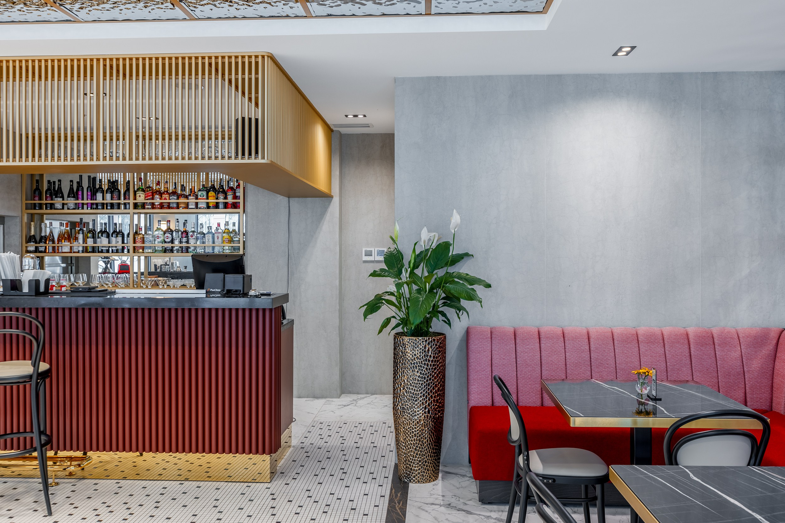 HOTEL PIAZZA EPIGRAPH (BATUMI). Режиссёр, клипмейкер, фотограф — Андрей Охота