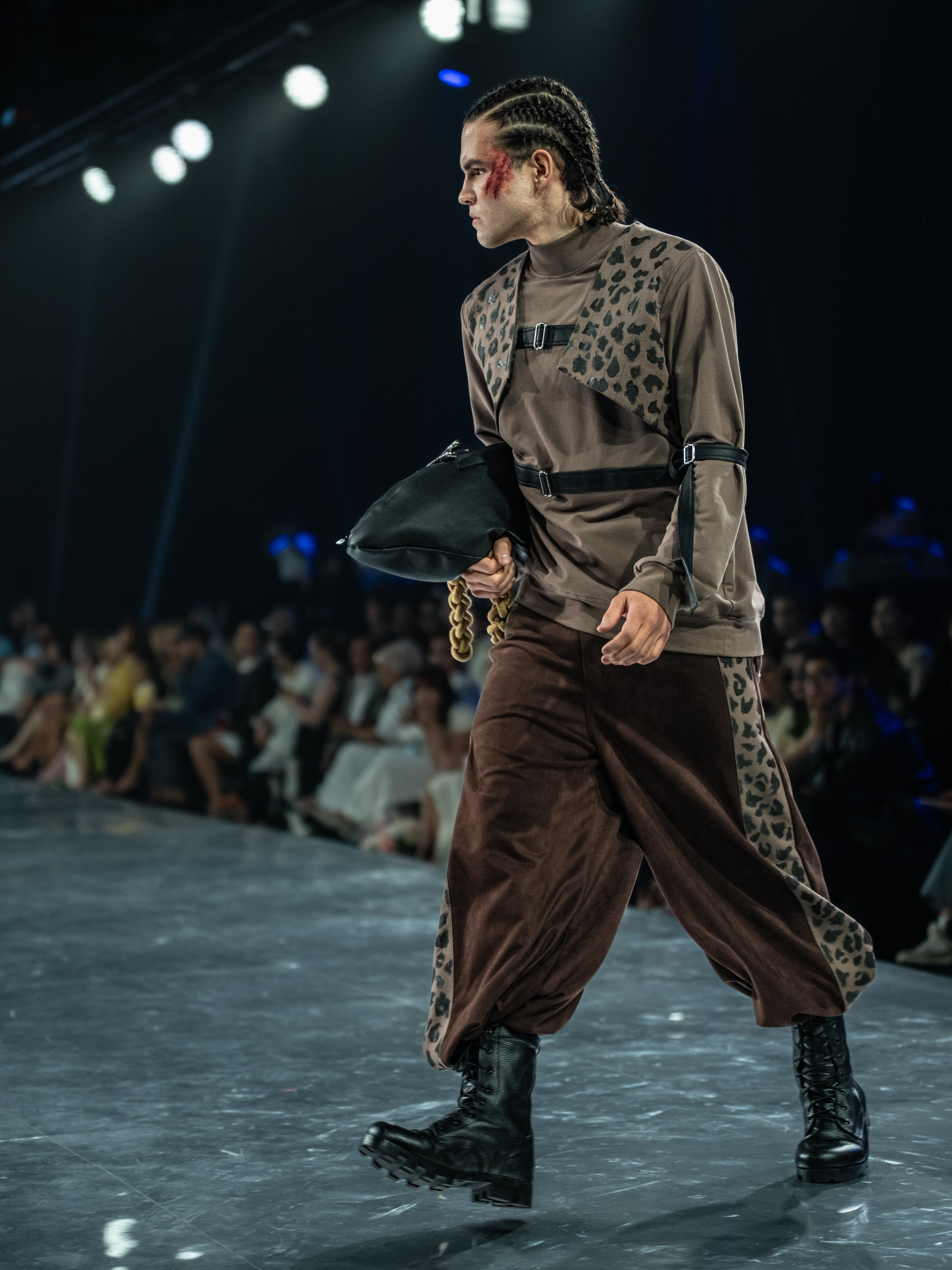 Visa Fashion Week Almaty Pre-Fall 2026 GAZHAIYIP. Сайт Алматинского НЮ АРТ, будуар и фэшн фотографа Дениса Карпенко