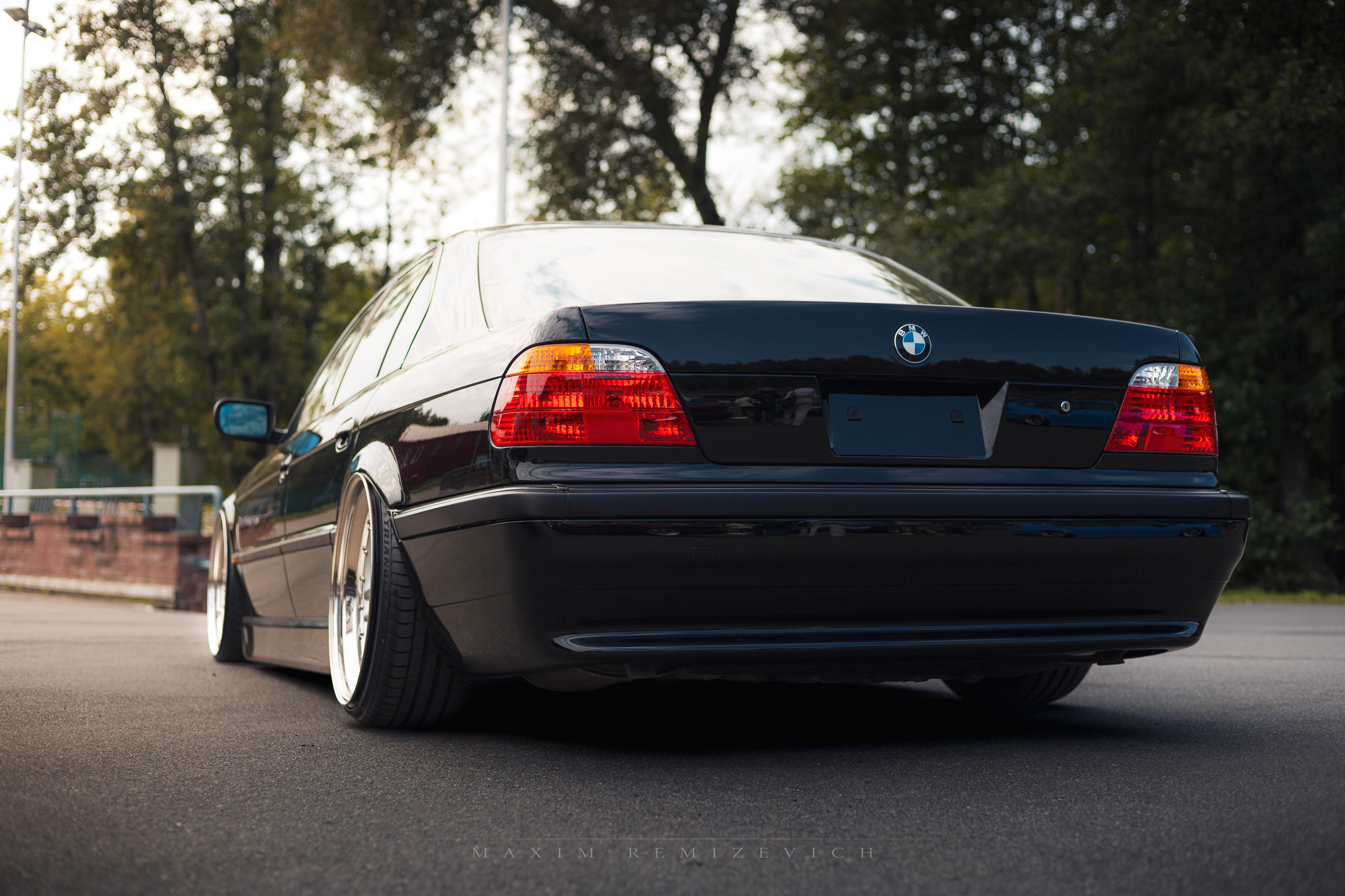 BMW E38, 37-style wheels