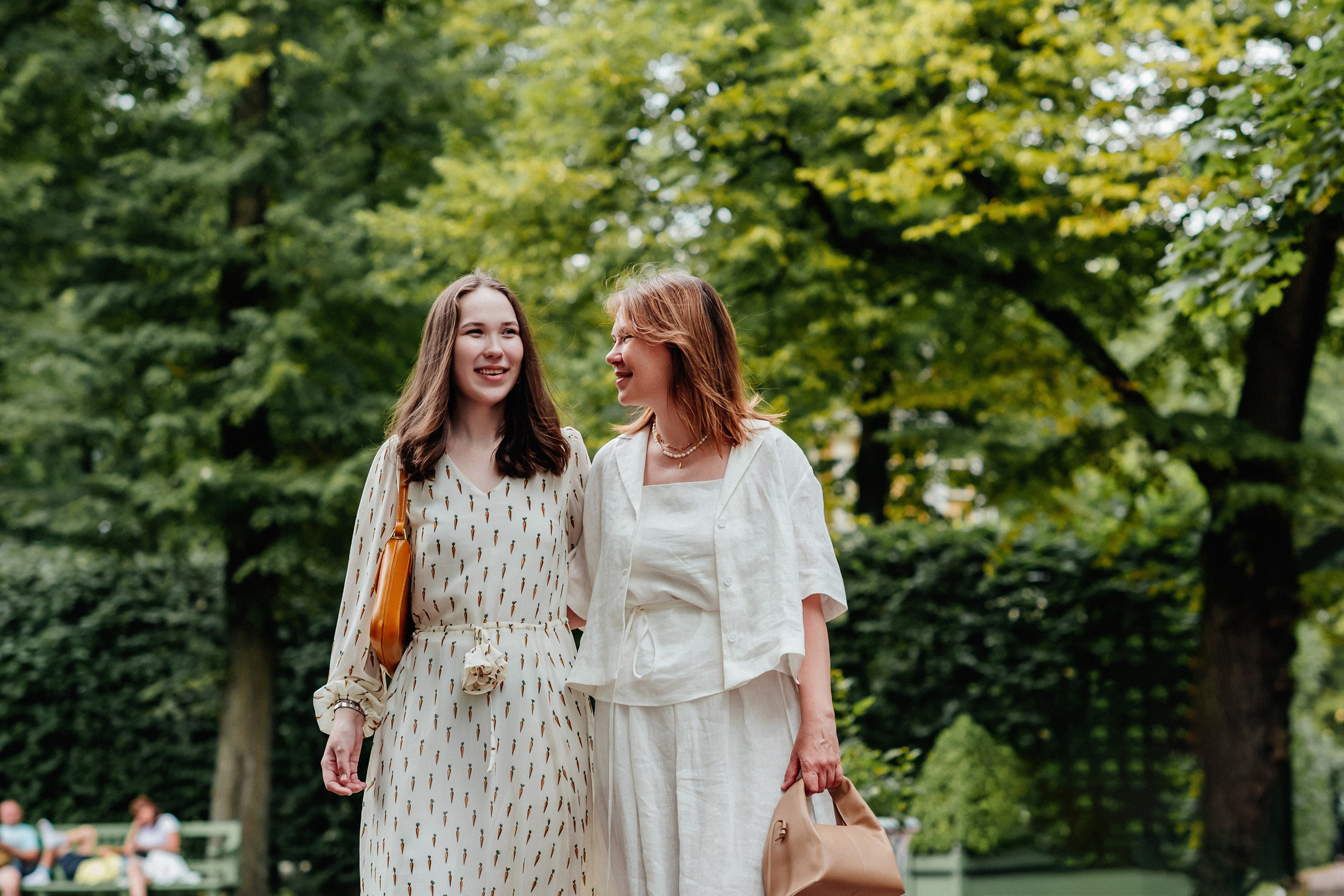 Лариса и Соня. Летний сад. Семейный и Свадебный фотограф. Санкт-Петербург. Пушкин