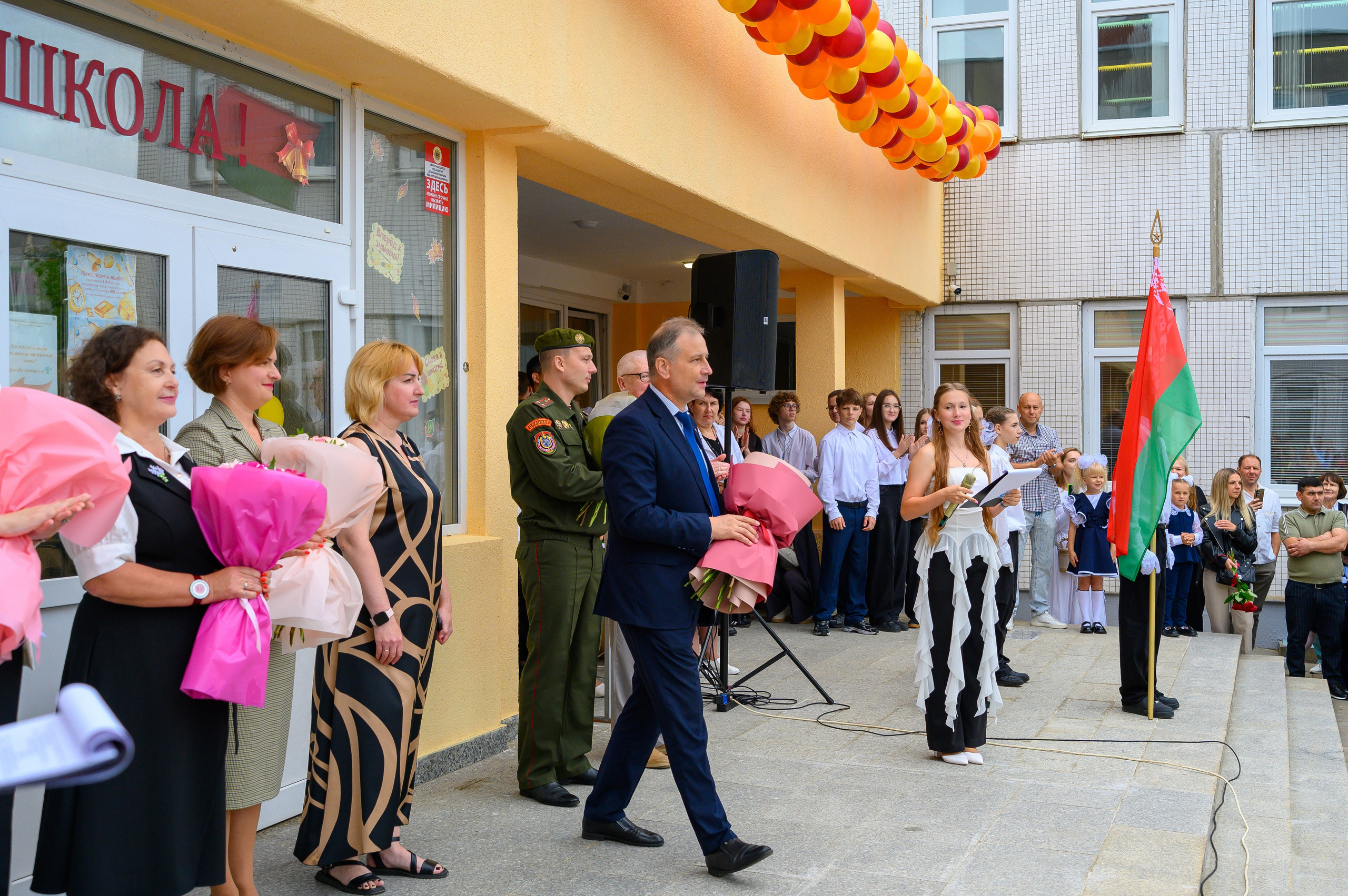 Вот звучит первый звонок, перед этим долгое приготовление к новому этапу в жизни, Яромир идет в школу. Фотоуслуги, услуги фотографа, фотографирование важных событий