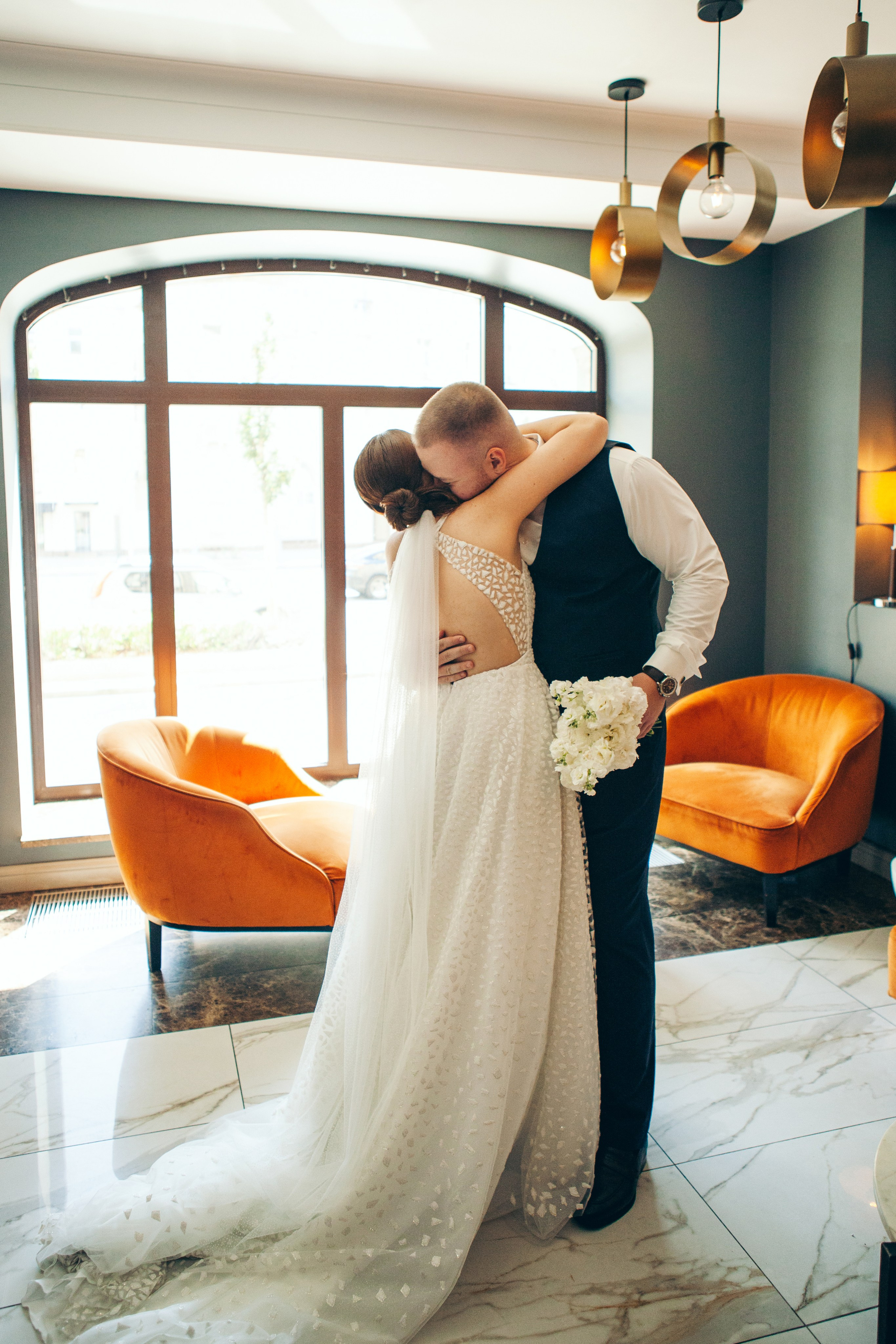 Свадебная фотосессия в отеле hartwell hotel и на патриарших прудах. Фотограф Ольга Ефремова