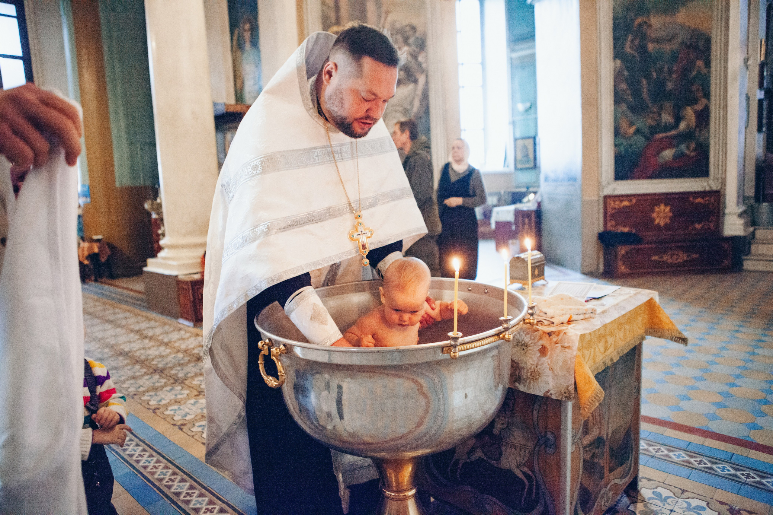 Крещение ребенка в церкви. Фотограф Ольга Ефремова