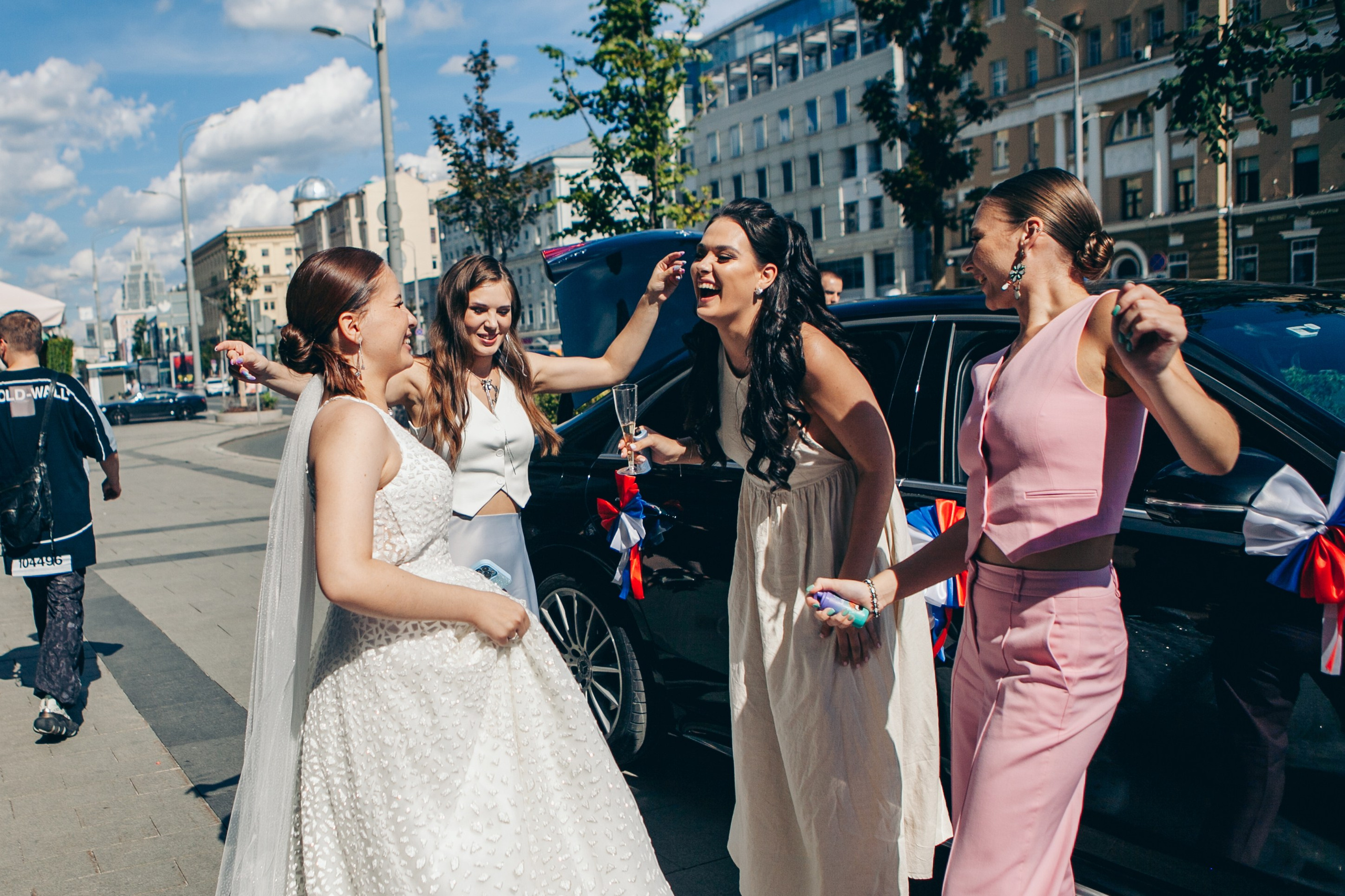 Свадебная фотосессия в отеле hartwell hotel и на патриарших прудах. Фотограф Ольга Ефремова
