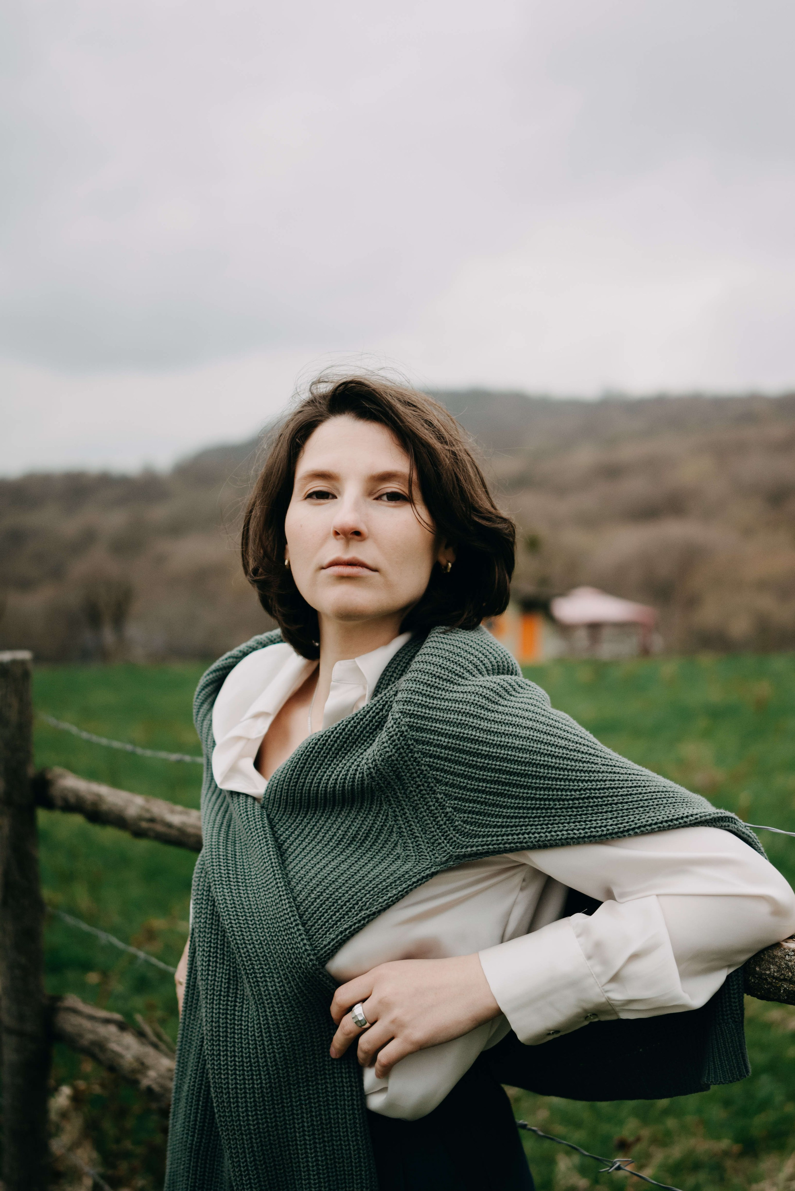 Портретная фотосессия на ферме с лошадьми. Портретный и свадебный фотограф в Тбилиси • xeniqo