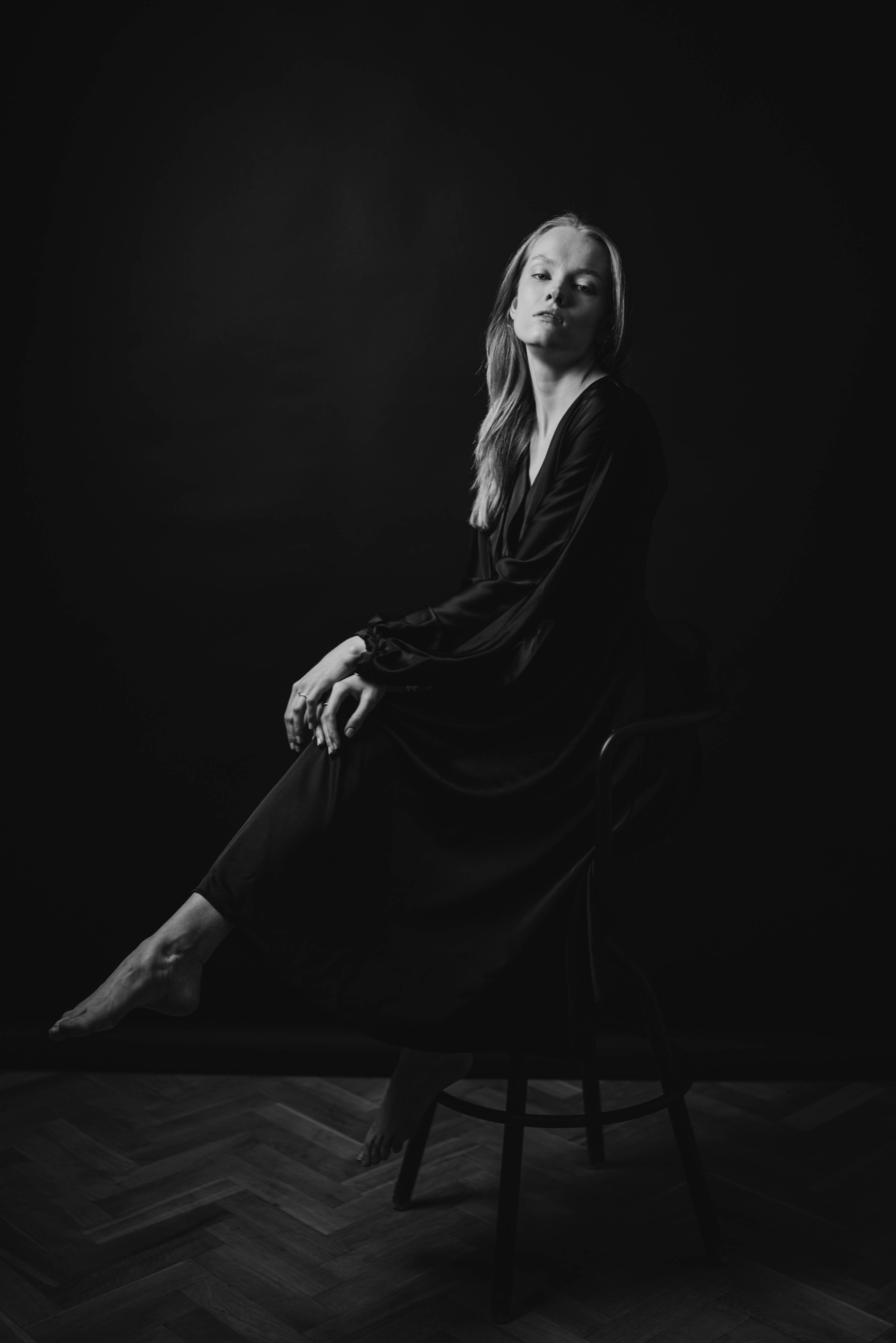 Съемка в темной студии. Портретный и свадебный фотограф в Тбилиси • xeniqo