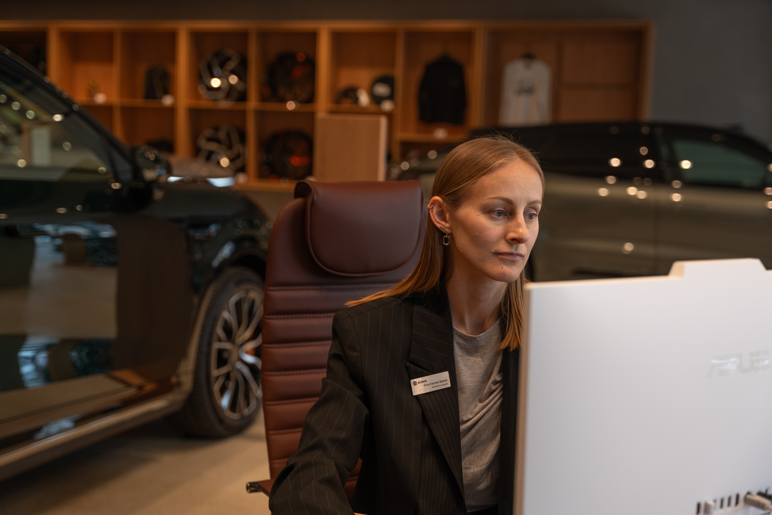 Интерьерная фотосъемка автосалона Elrus в Краснодаре. Zeekr, LiXiang Профессиональная фотосъемка интерьера премиум-автосалона в Краснодаре. Шедевры для Вас! Фотограф и Видеограф в Краснодаре Пахиев Руслан