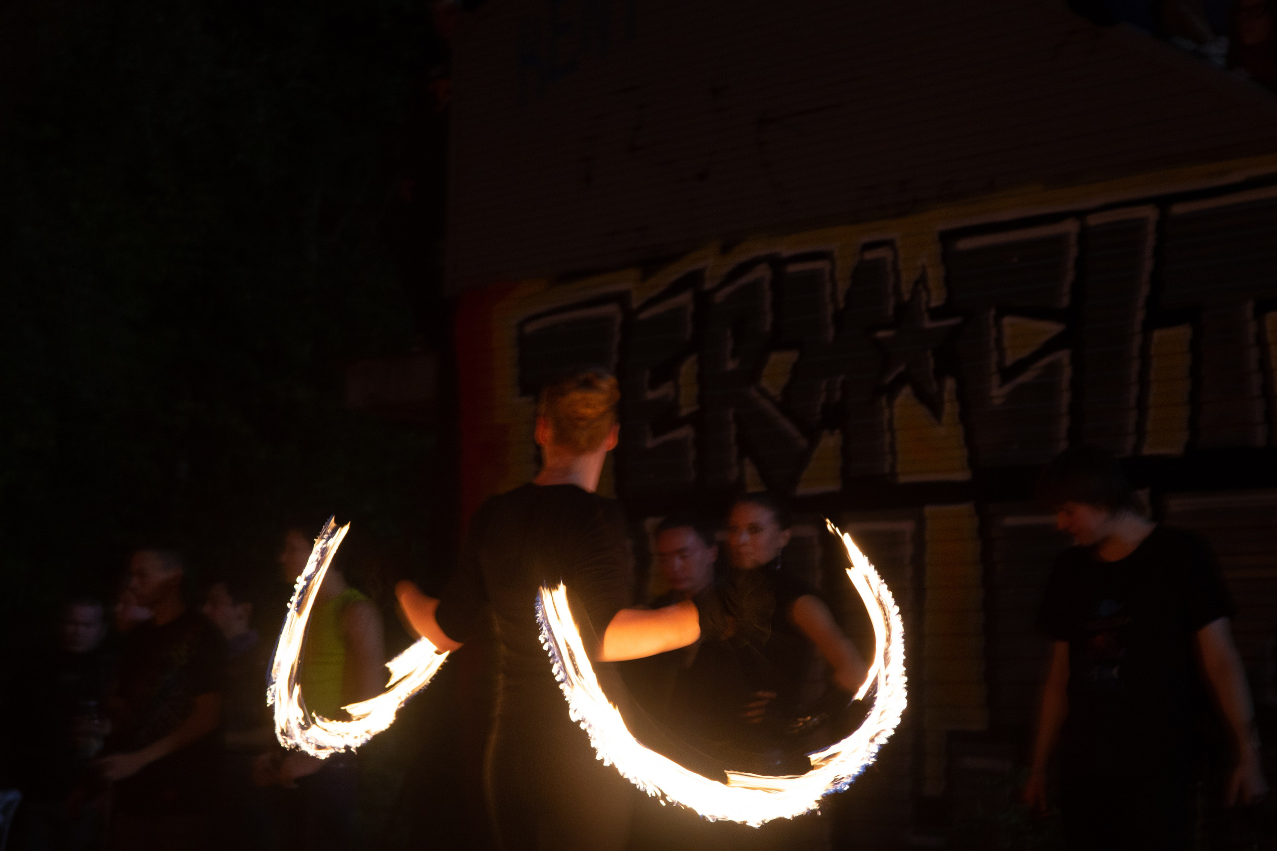 Огненное шоу в Перми. Фотограф Никита Попов. Фотограф Пермь. Фотосессия в фотостудии Перми и на свежем воздухе