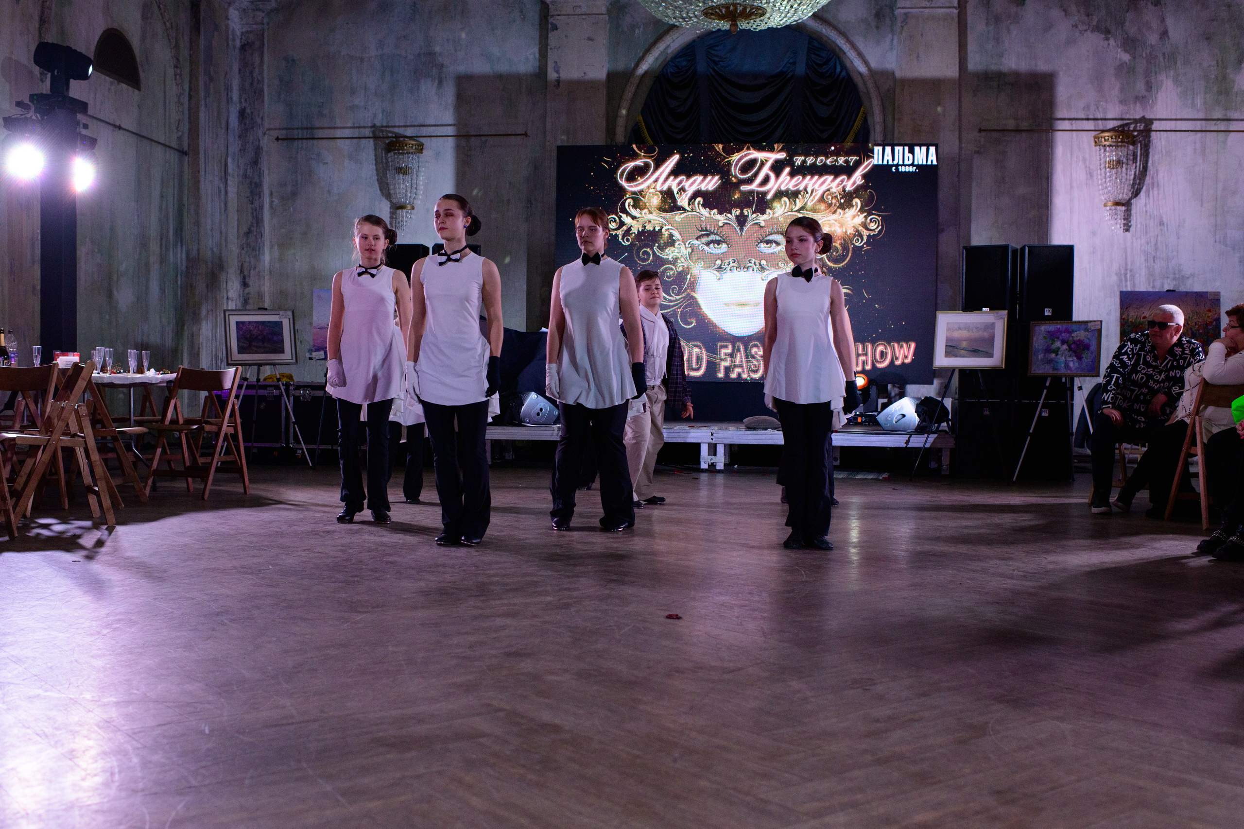 Репортаж модного показа «Люди брендов». Организация и проведение фотосъемок в Санкт-Петербурге. Фотограф Смирягин Илья