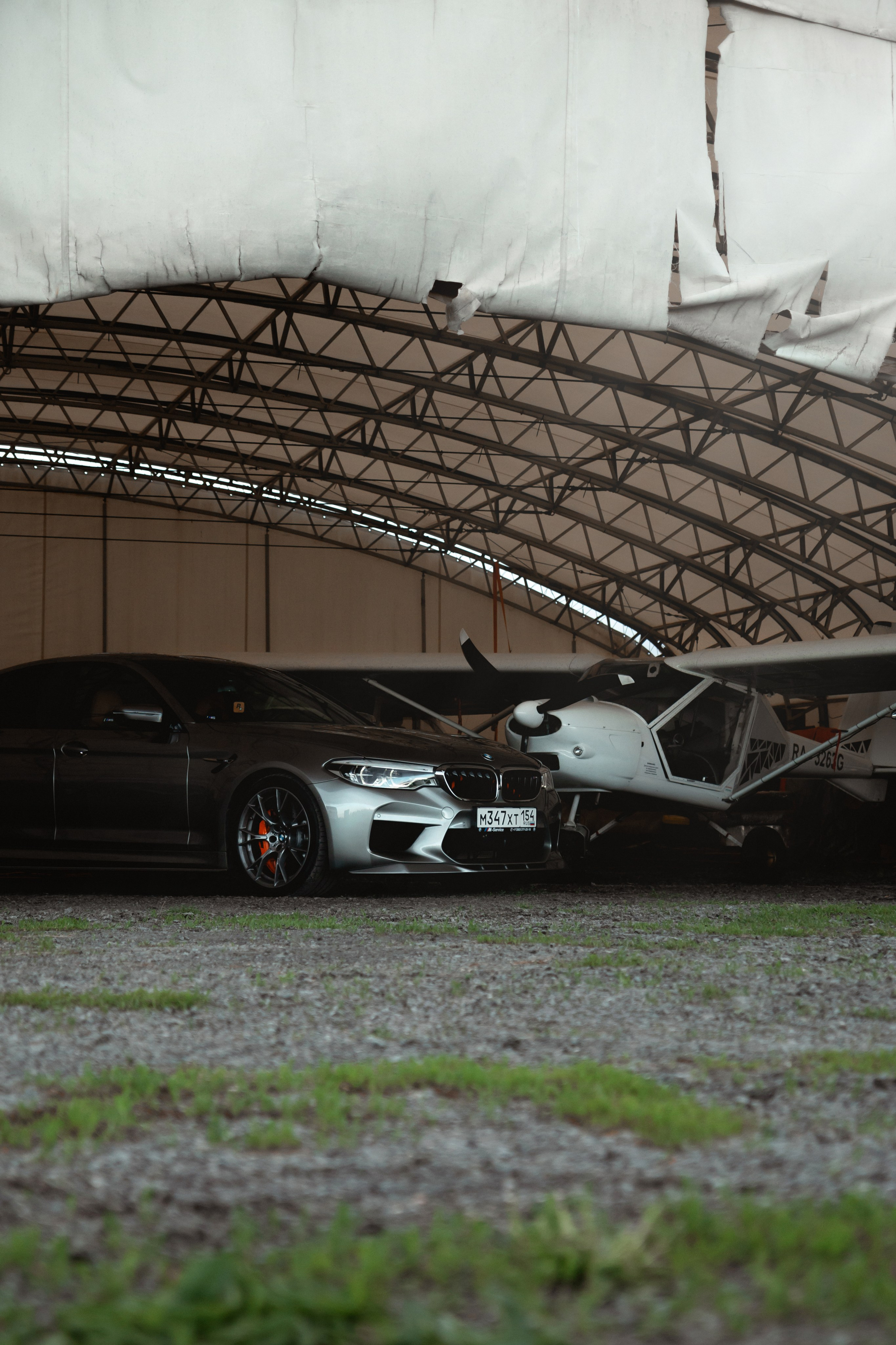 BMW M5 with plane. Автомобильный фотограф и видеограф в Новосибирске|Александра Косухина