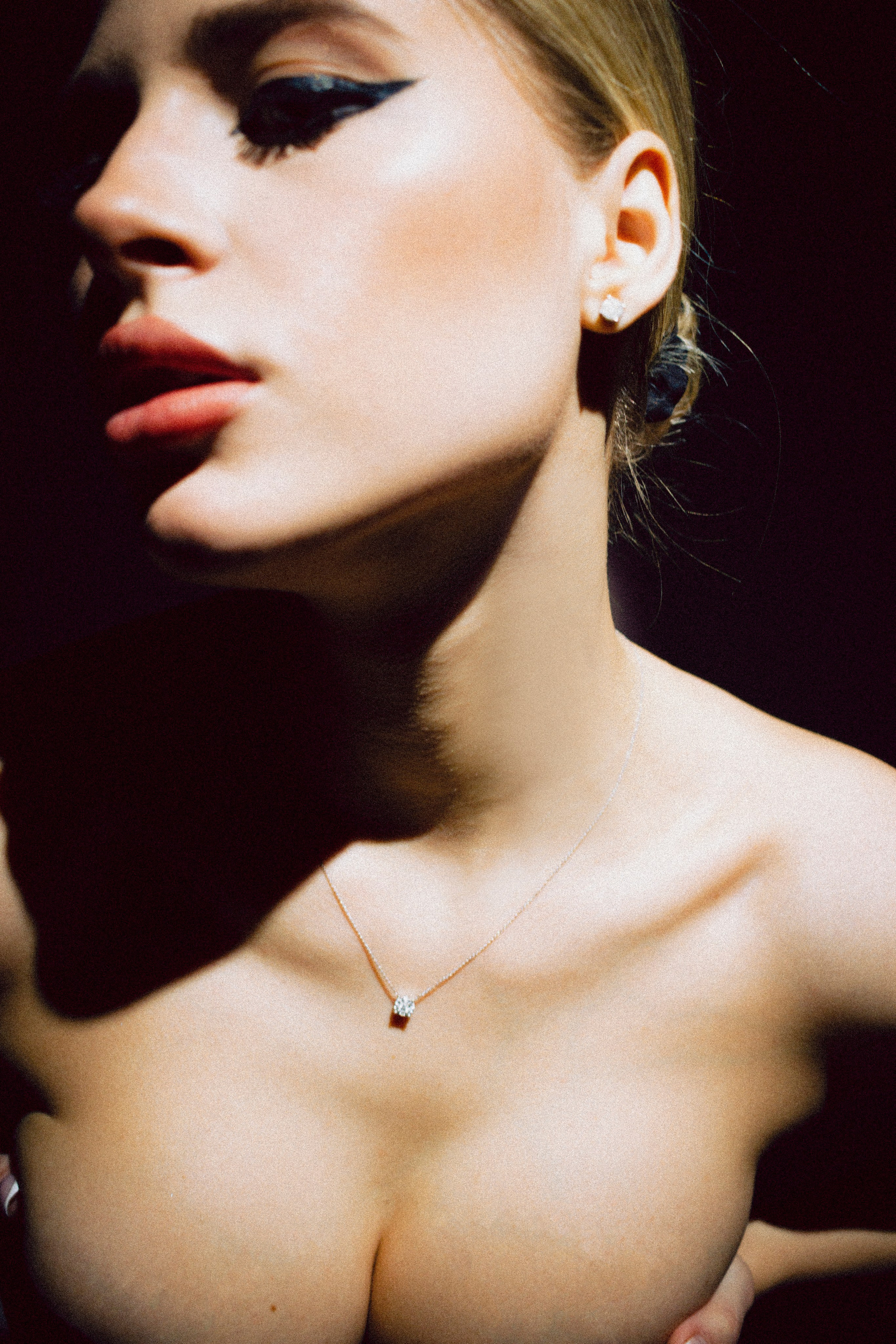 Girs. Male photographer