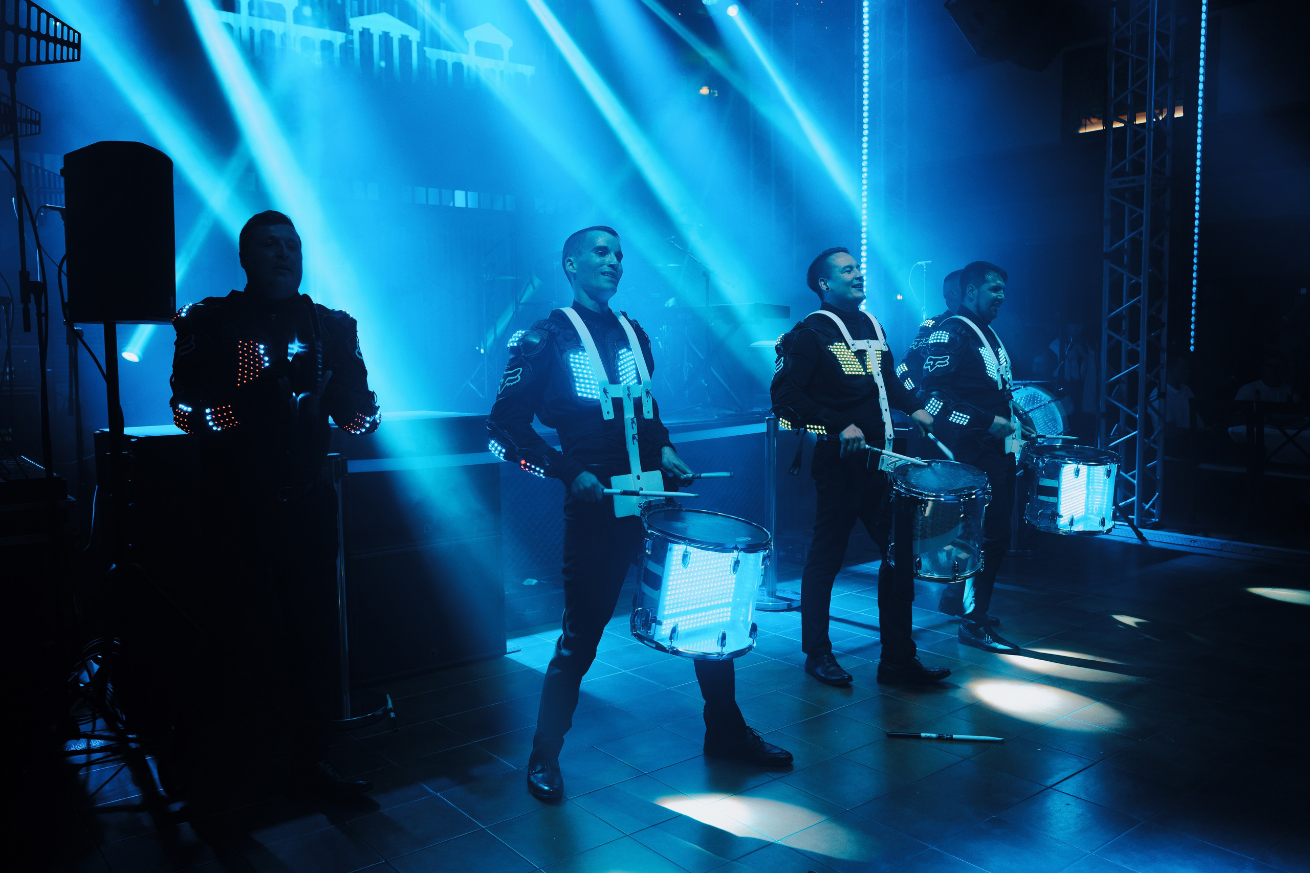 20 ЛЕТ МЕГАПОЛИС ЧЕЛЯБИНСК ХЕДЛАЙНЕР ЕЛКА. Репортажный фотограф Зуев Роман г. Челябинск