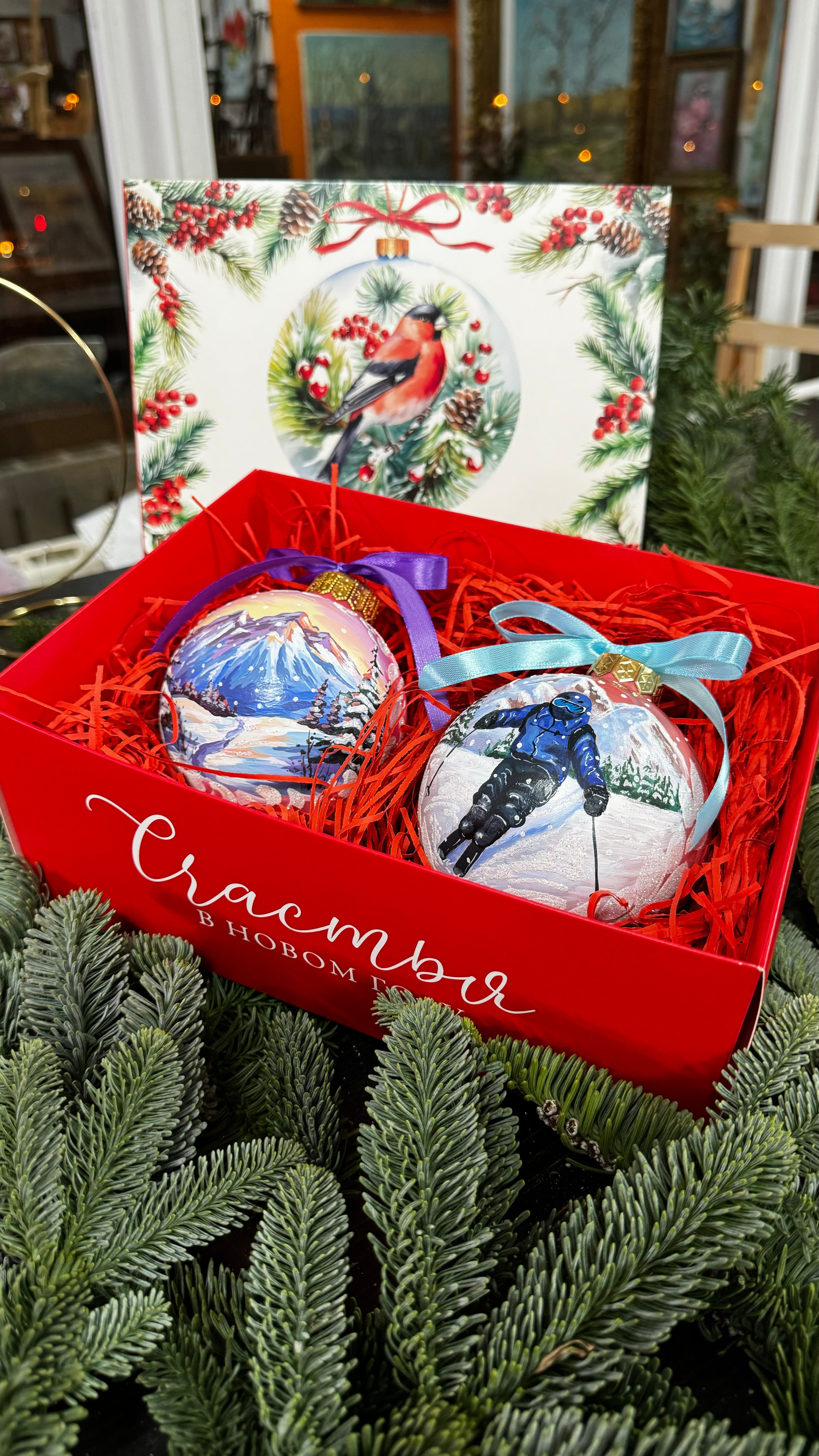 ArtSHARm- наше портфолио по ёлочным шарам с ручной росписью. Художественная ручная роспись елочных шаров, корпоративные подарки и восковые аромасвечи