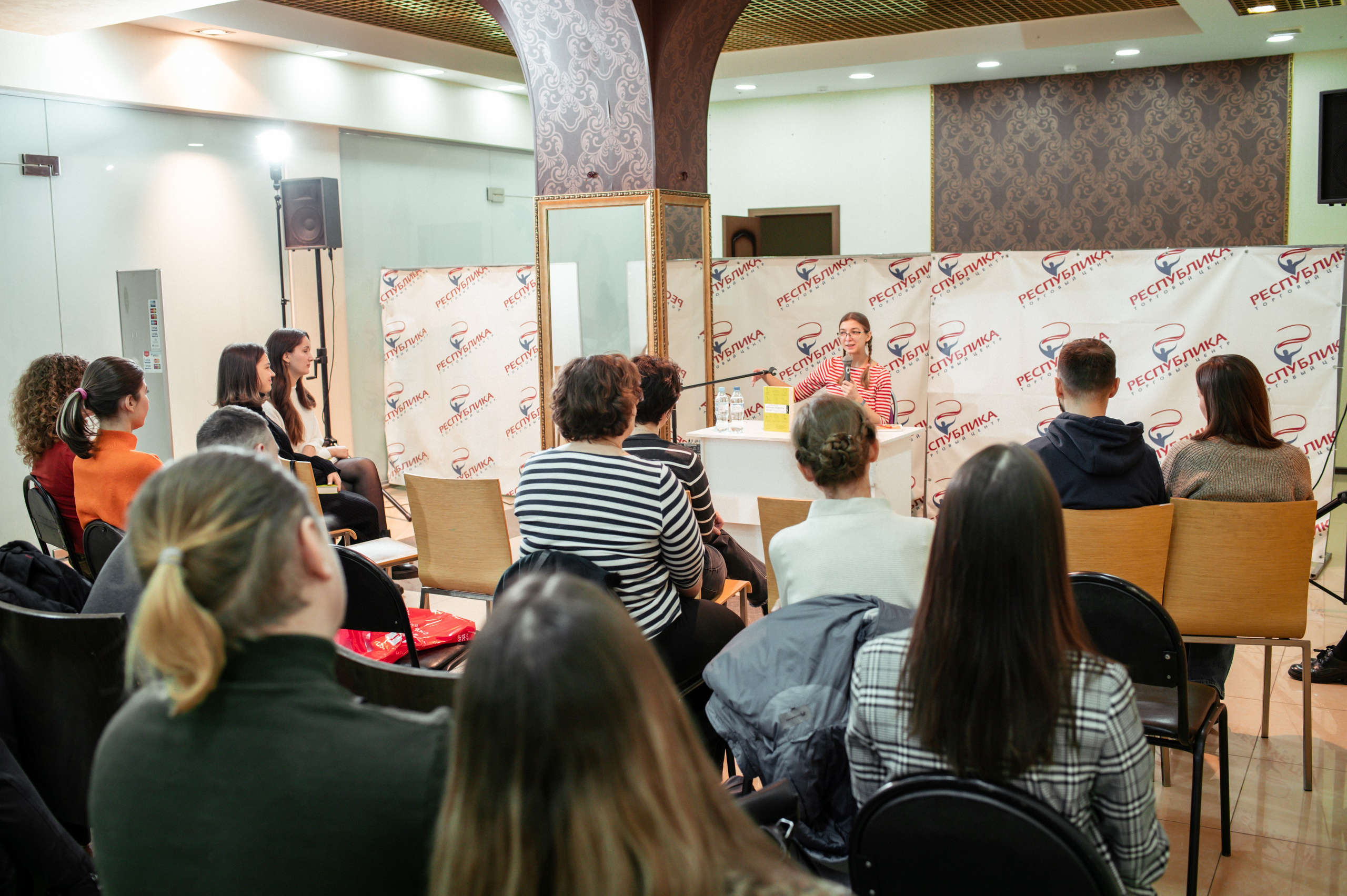 Ася Казанцева 19.11.23 #Читайгород. Фотограф Елена Новикова