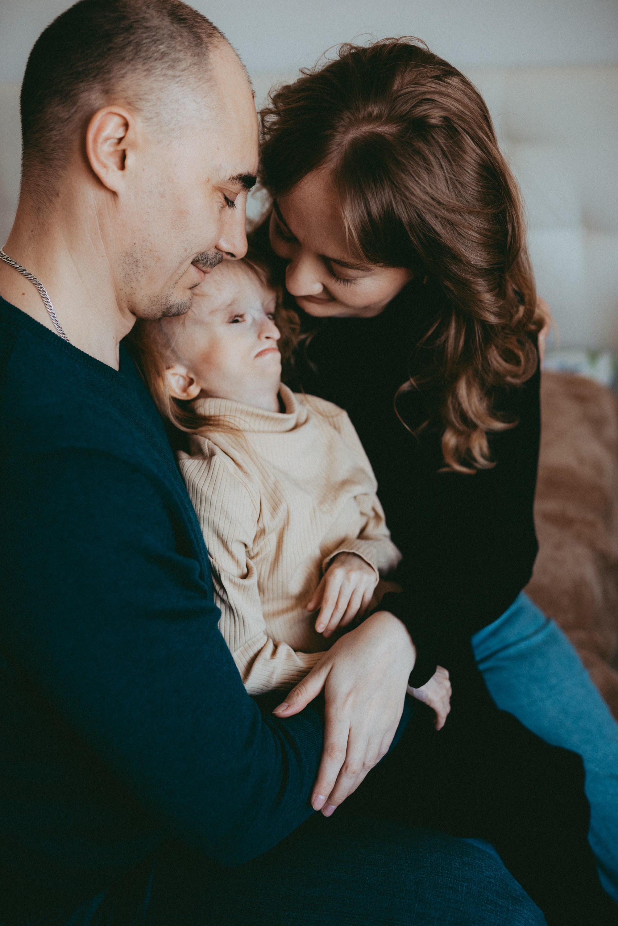 Необыкновенная девочка Маша с мамой Олей и папой Лешей. Семейный и детский фотограф в Новосибирске и Краснообске — Анна Ким