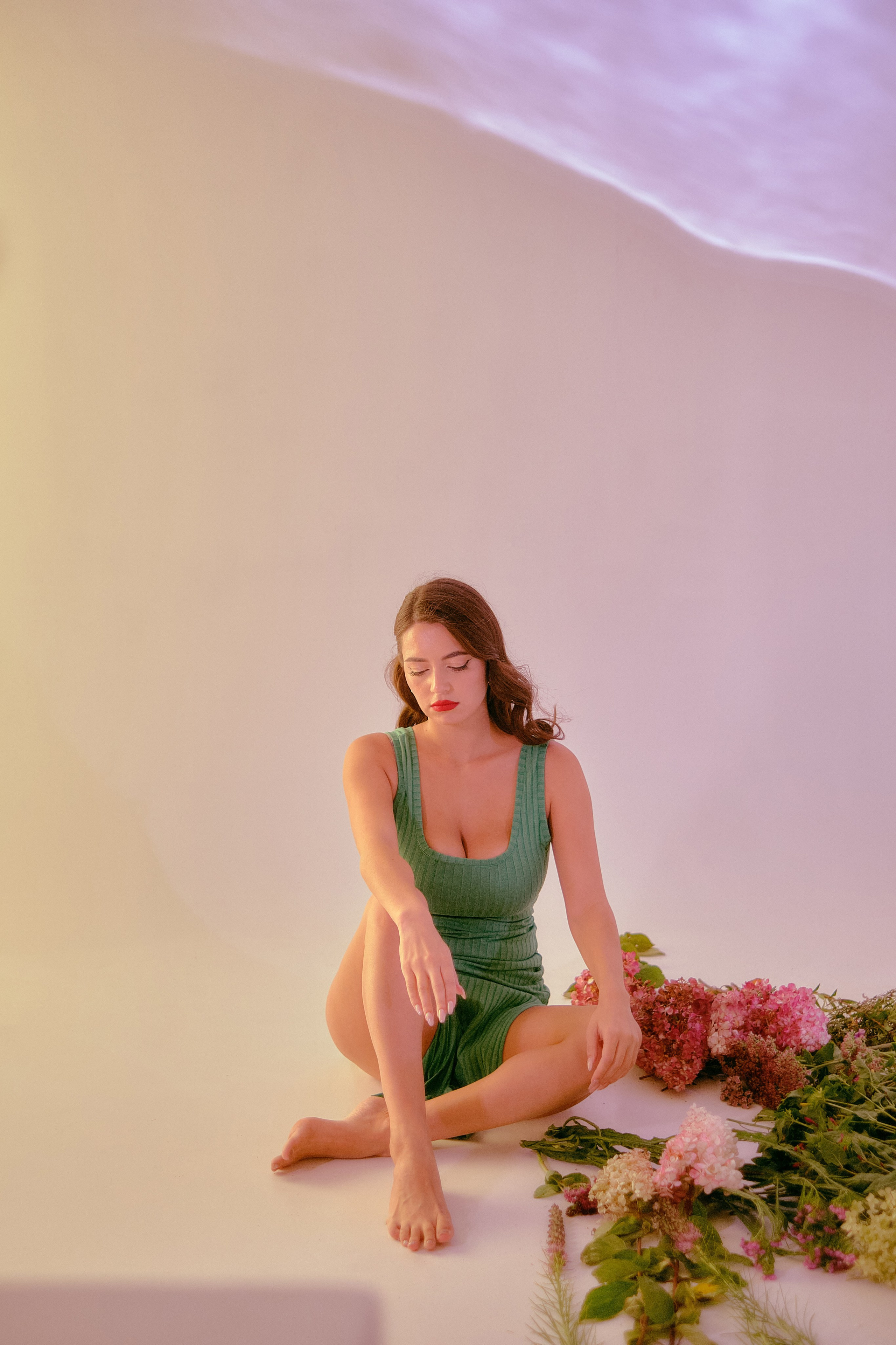Индивидуальная фотосессия с цветами в студии. Портретный, семейный фотограф в Твери Жданова Татьяна tatzhdanov Таня