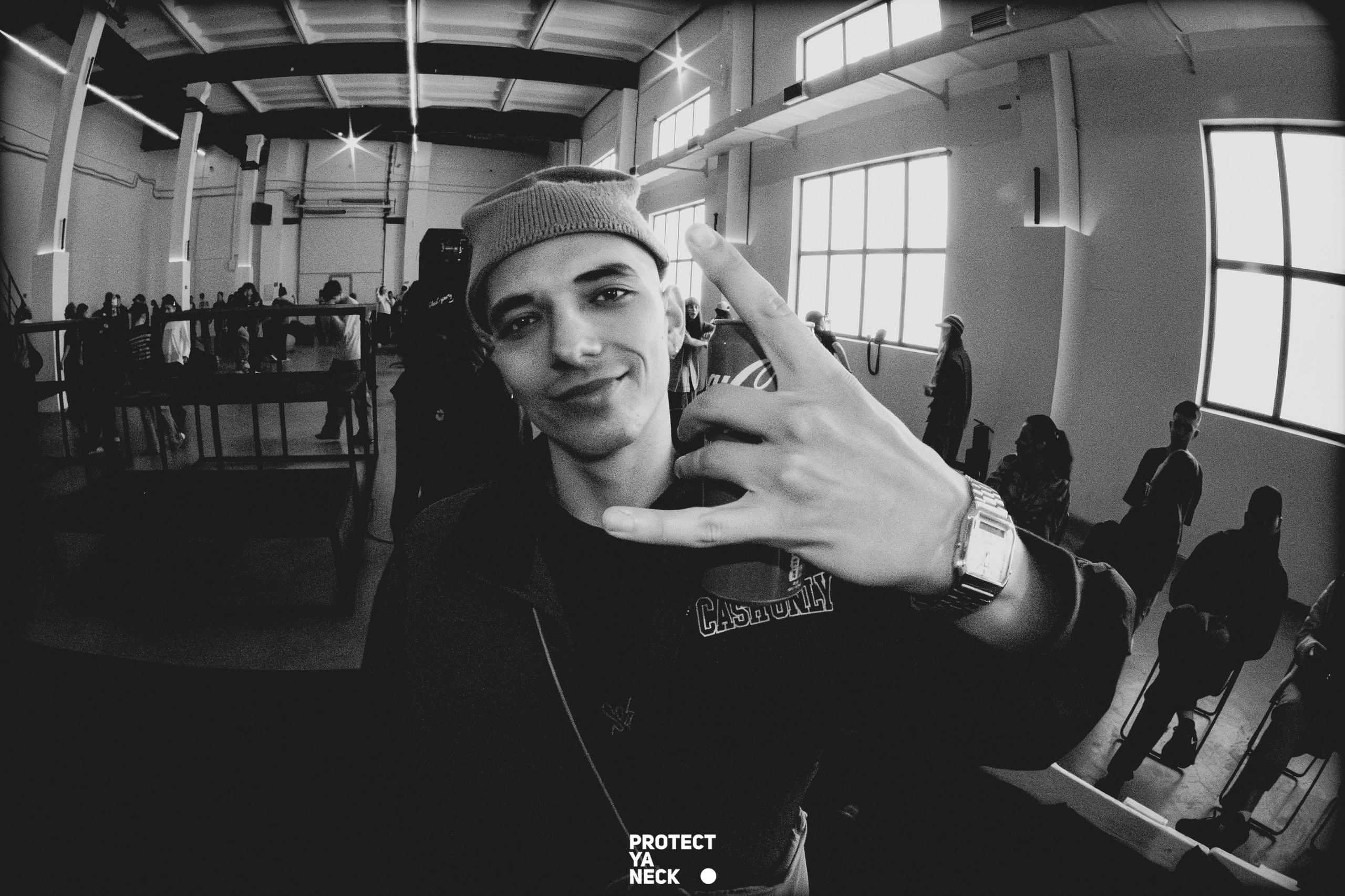 PROTECT YA NECK 22/03 (@youlovebu). Соня бу тебя сфоткала