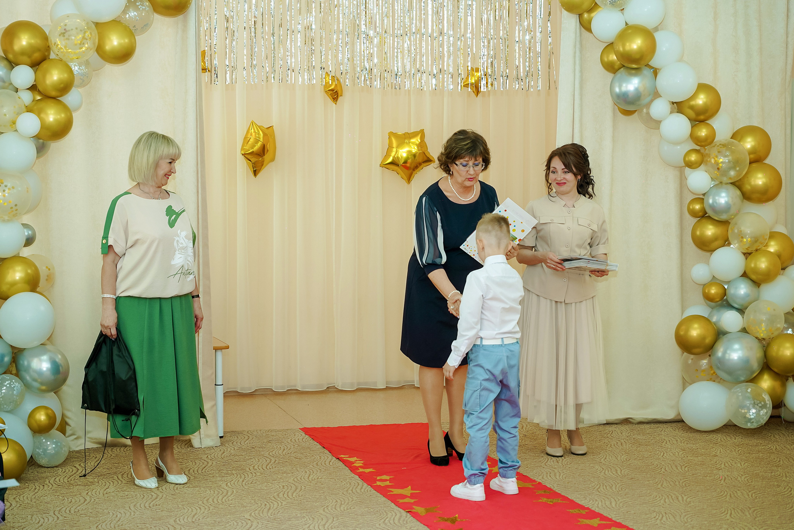 Фотосъемка видеосъёмка фотограф видеооператор новогодних утренников  в. Фотограф, видеооператор Нина Коршунова