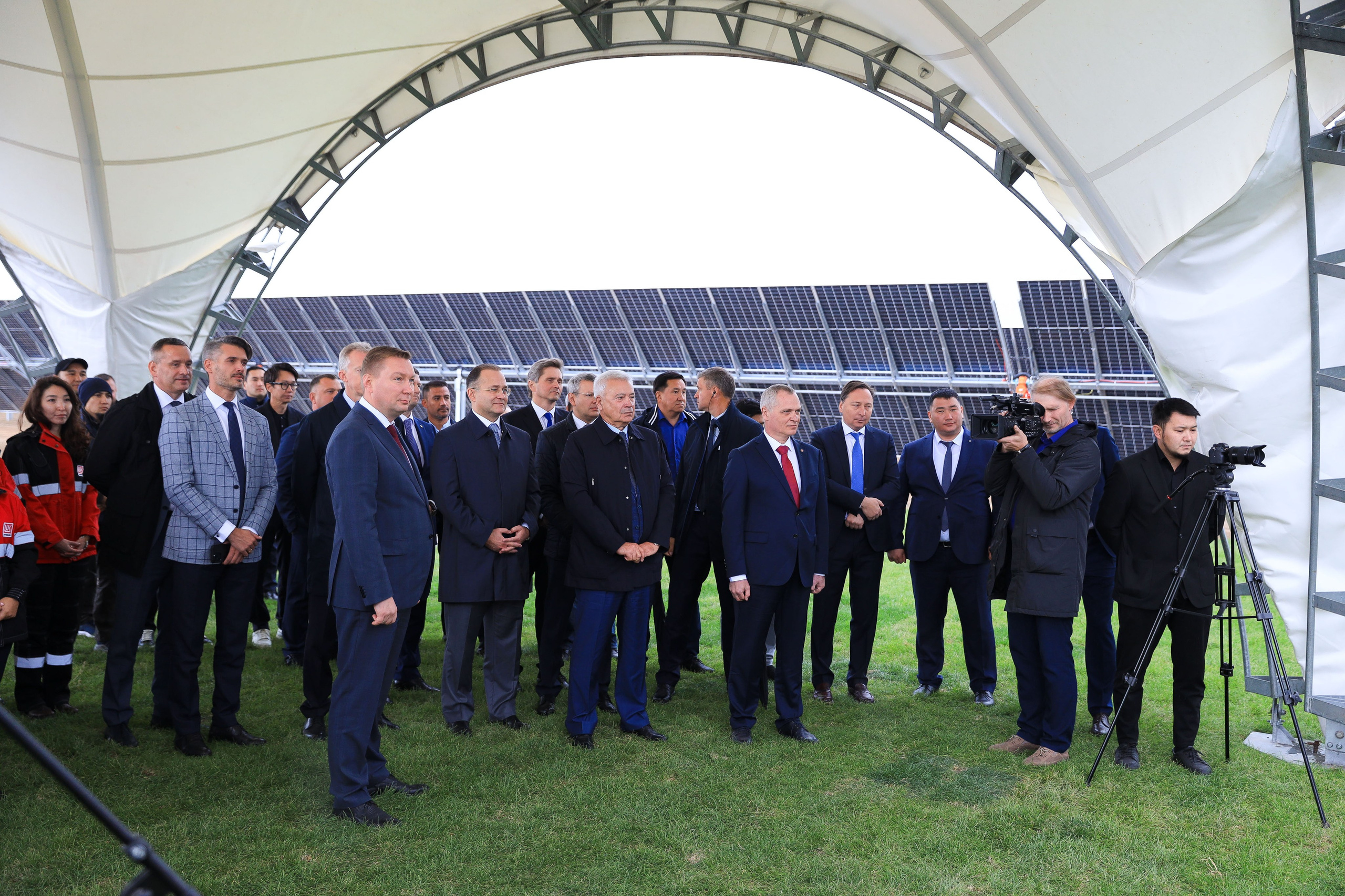 Открытие солнечной электростанции LUKOIL в Алматы — фотосъемка
