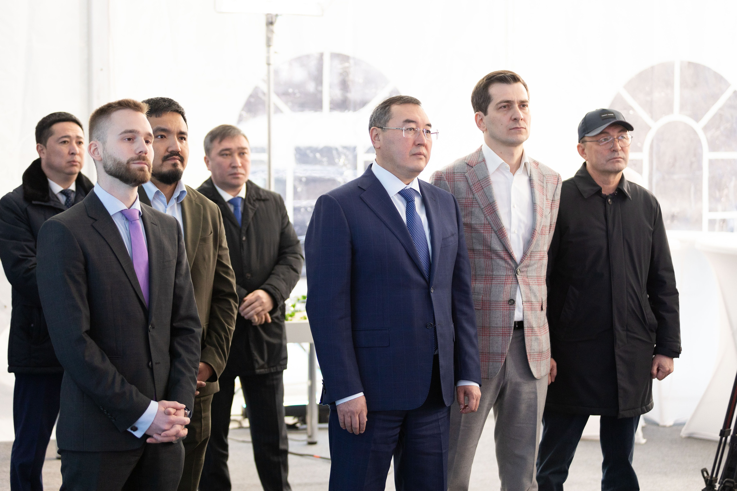 Закладка капсулы при строительстве складов в Алматы — фотосъемка
