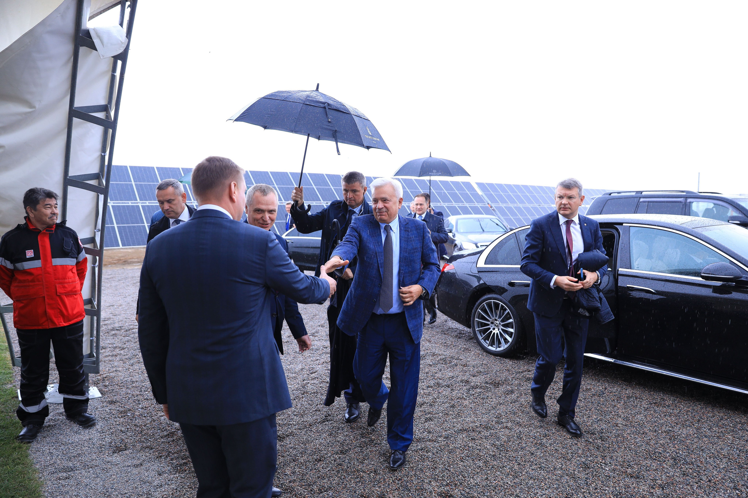 Открытие солнечной электростанции LUKOIL в Алматы — фотосъемка